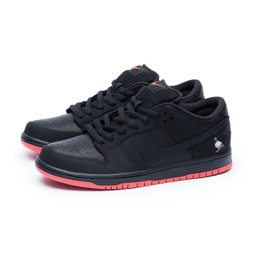 Tênis SB Dunk Low - Grafite/Preto/Vermelho