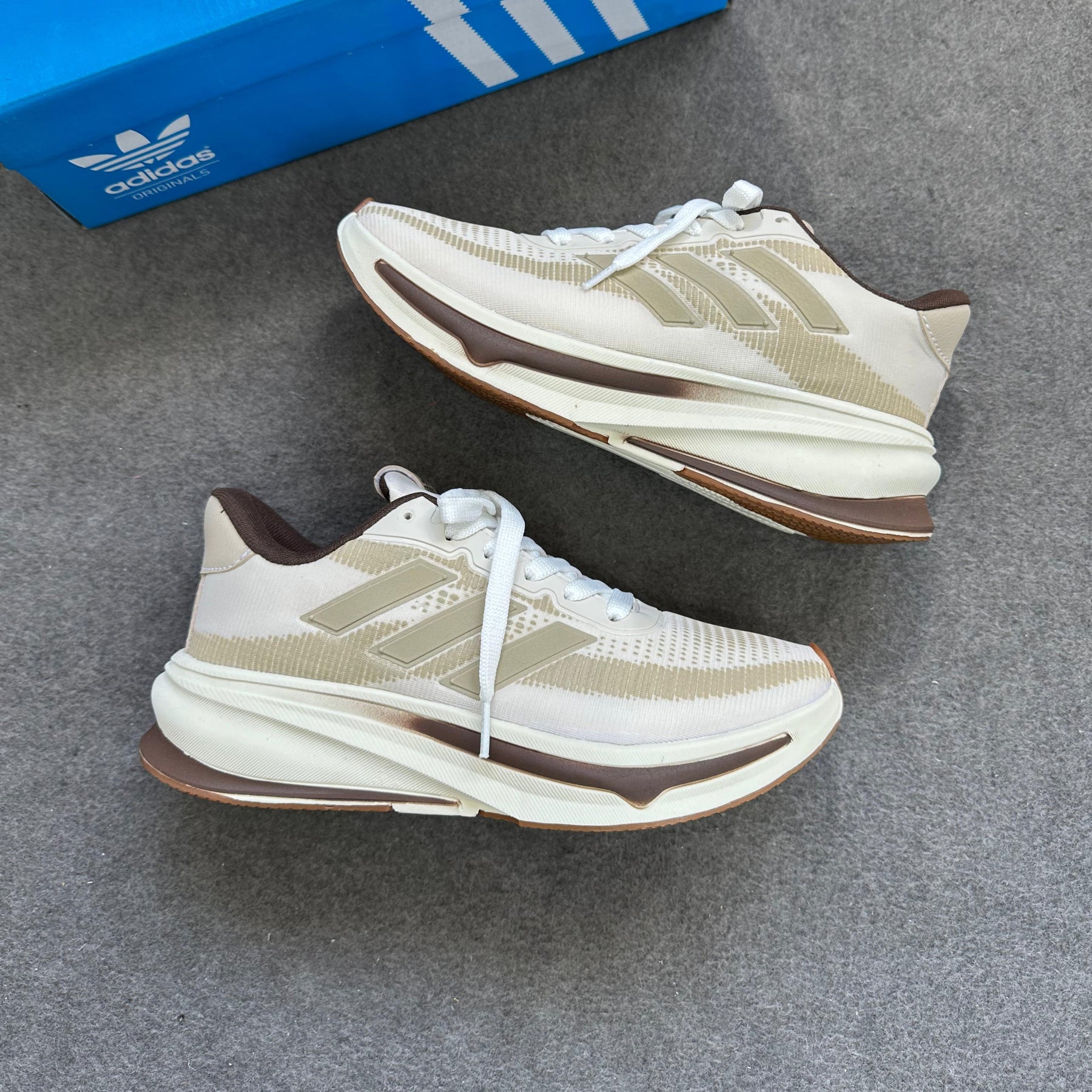 Tênis Adidas Supernova - Off/ Branco/ Bege
