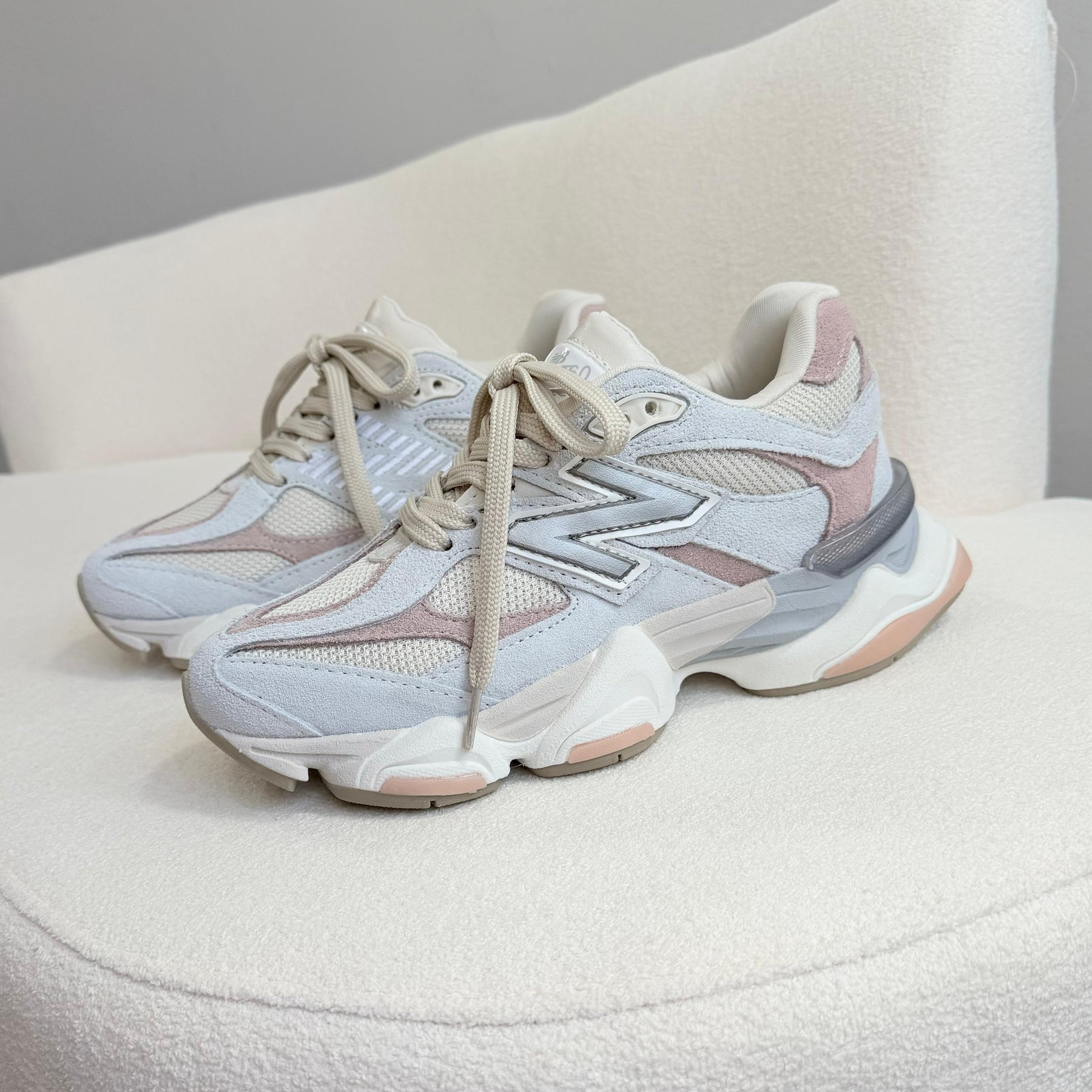 Tênis New Balance 9060 - Cinza / Lilás