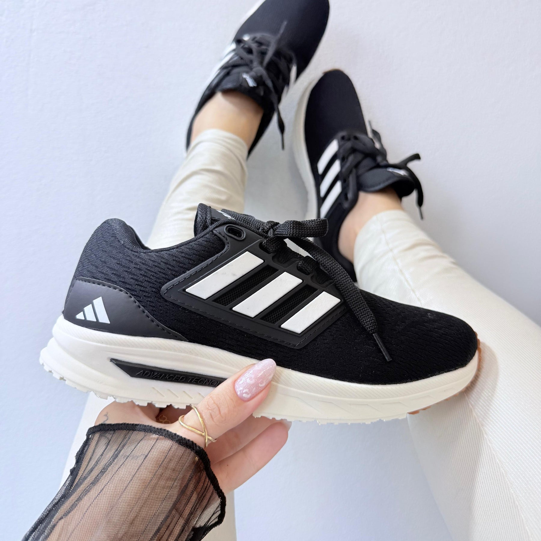 Tênis Adidas Ultrabounce - Preto / Branco