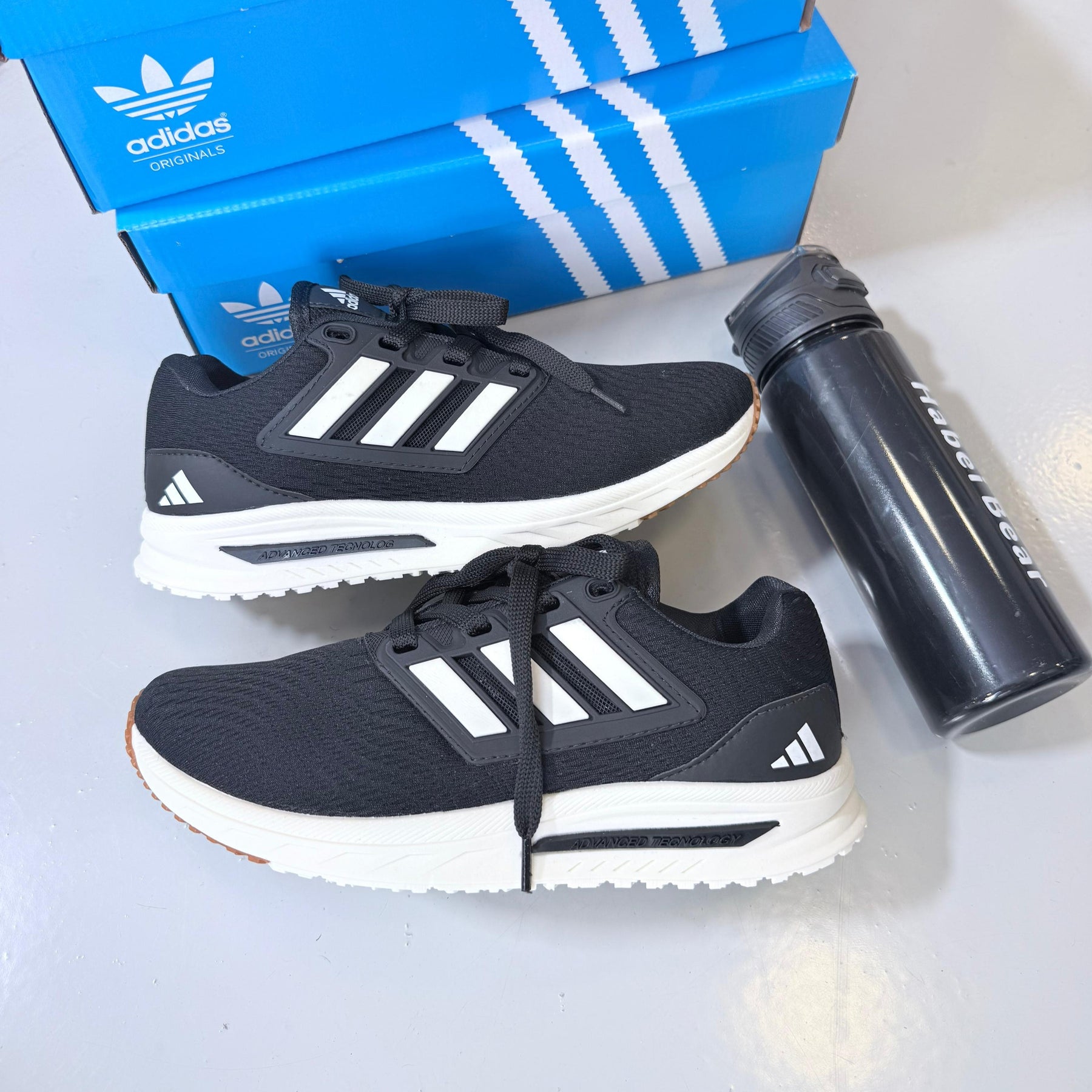 Tênis Adidas Ultrabounce - Preto / Branco