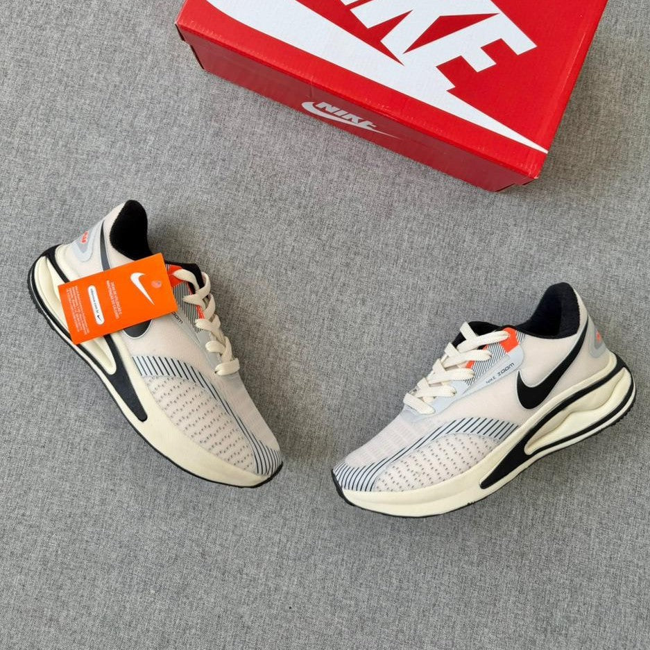 TĂȘnis Nike Air Zoom - Off White / Laranja