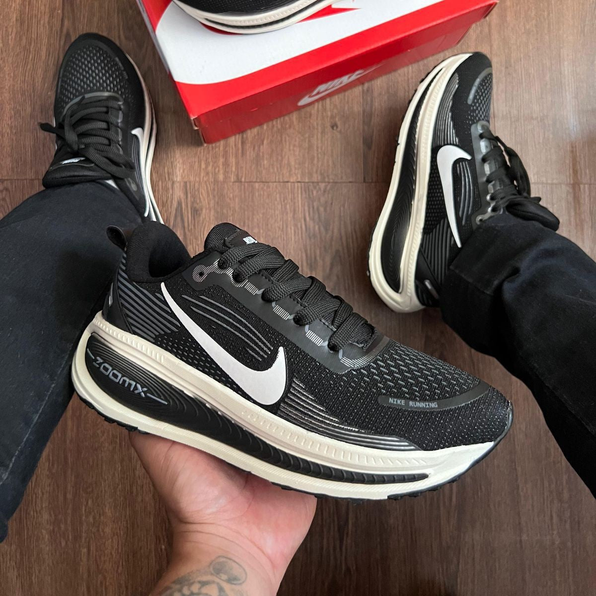 TĂȘnis Nike Zoom X Vomero 18 - Preto / Branco