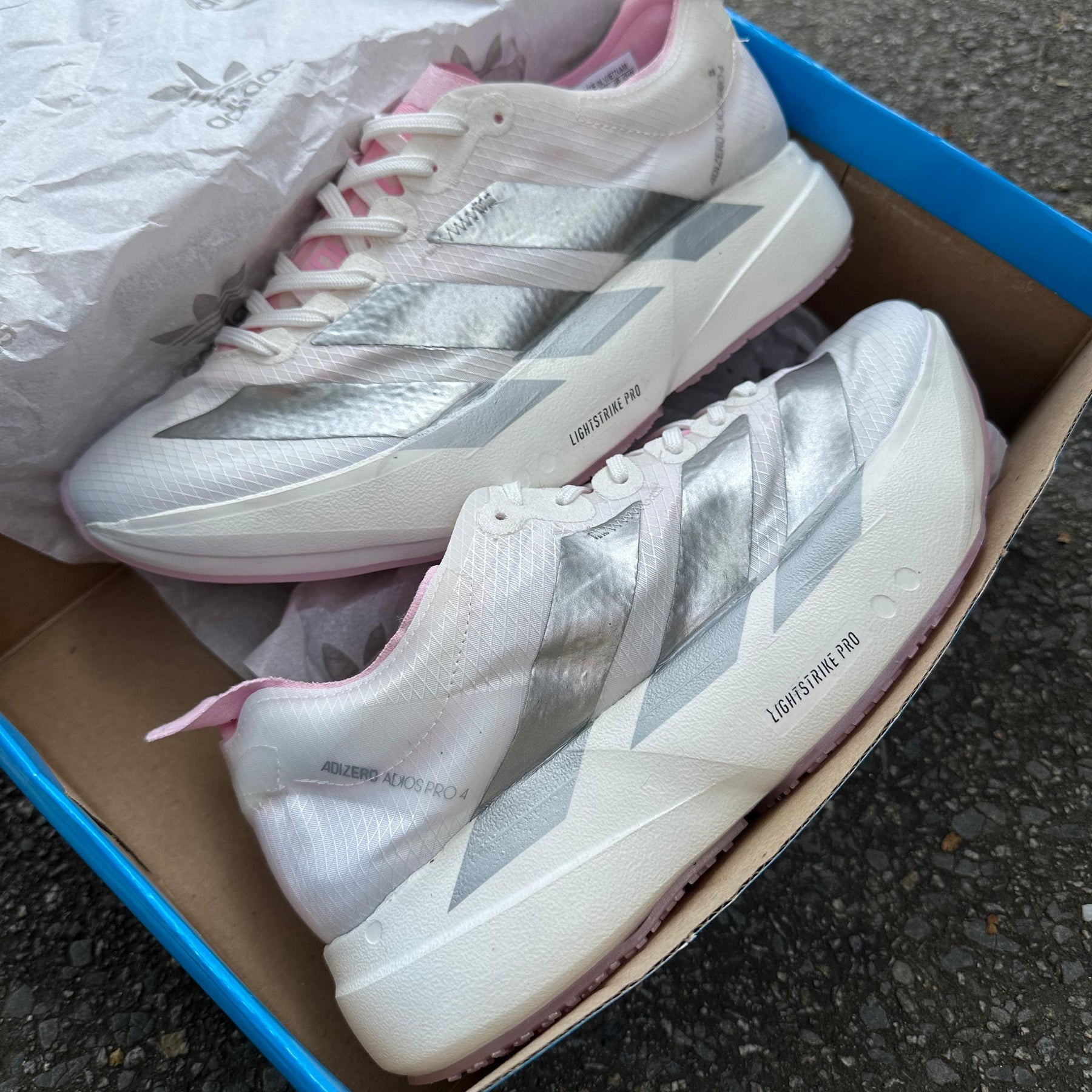 Tênis Adidas Adizero Adios Pro 4 - Branco / Rosa / Prata