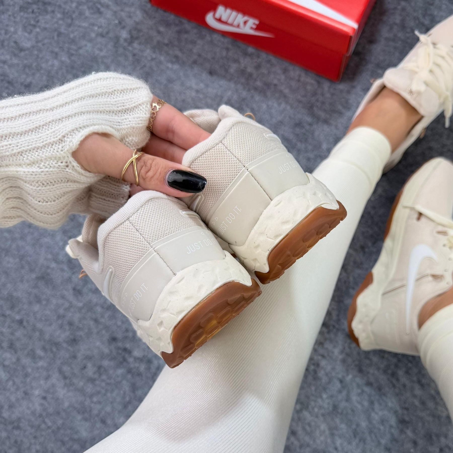 Tênis Nike Revolution II - Branco Off