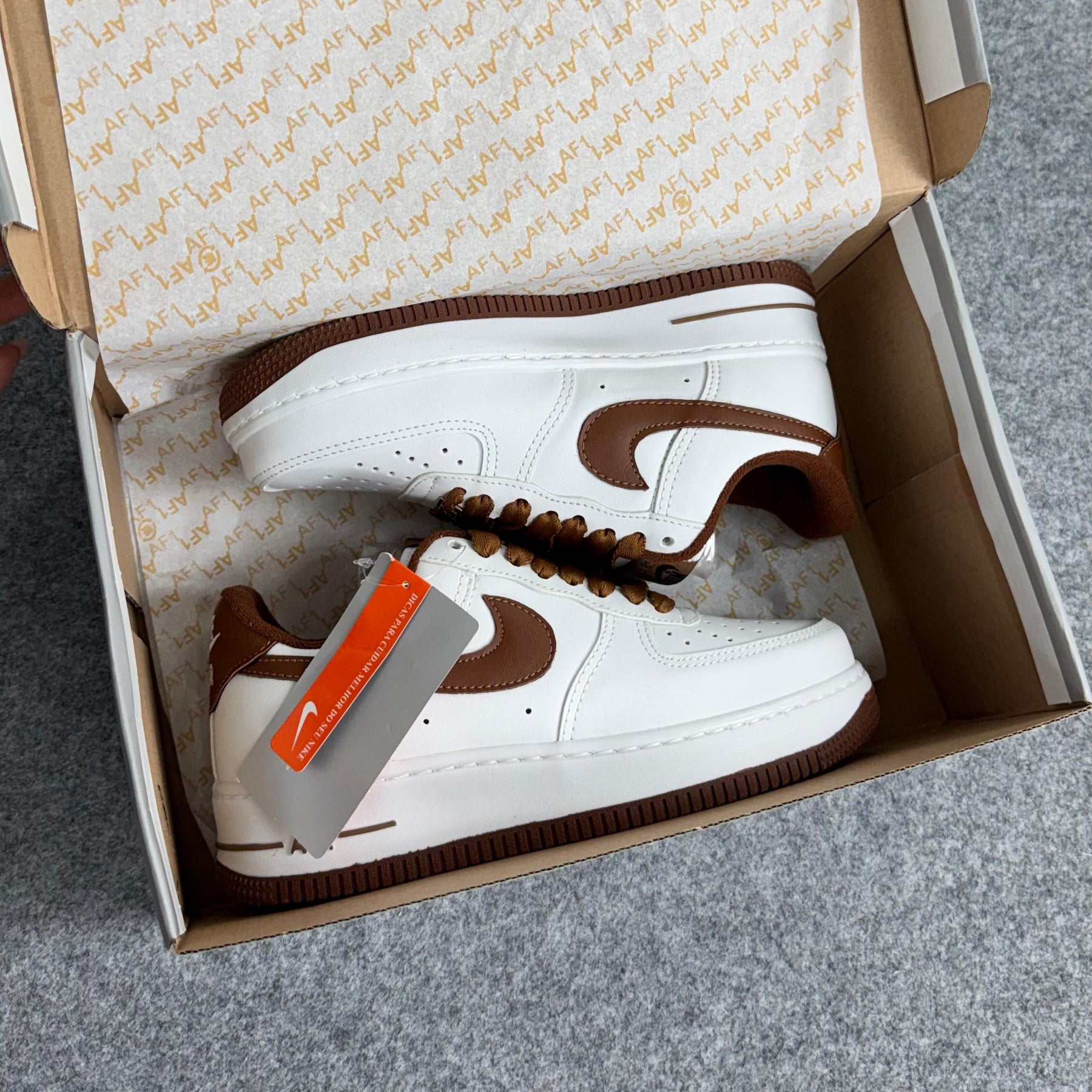 Tênis Air Force Linha Luxo - Branco / Marrom