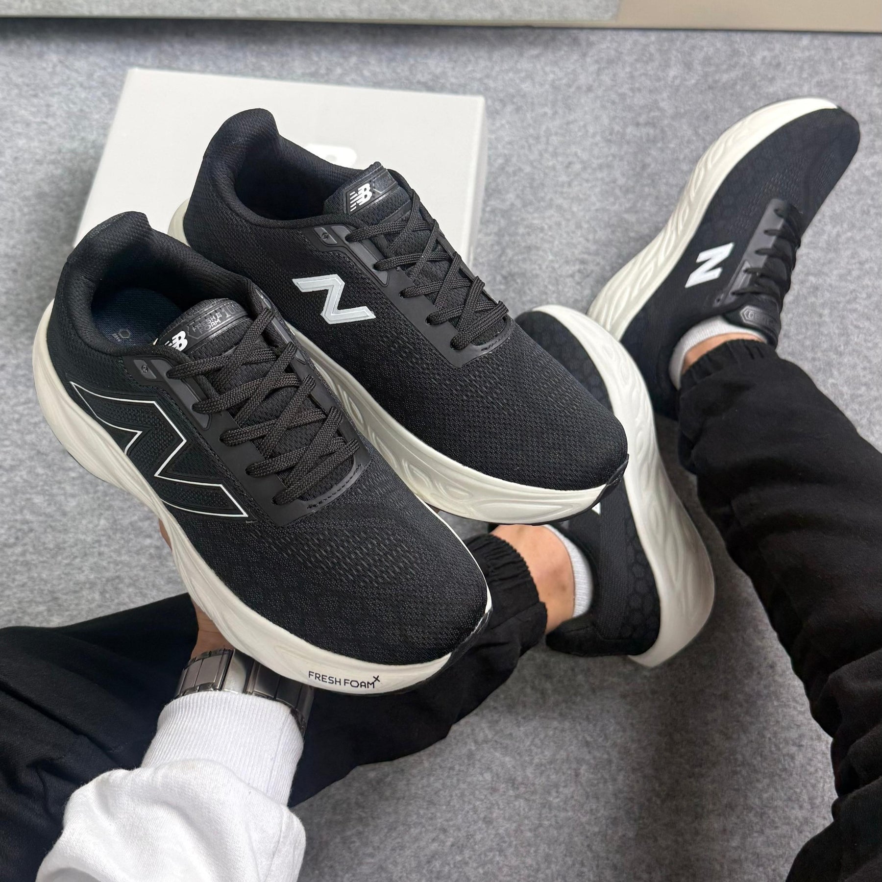 TĂȘnis New Balance 1080 - Preto / Branco