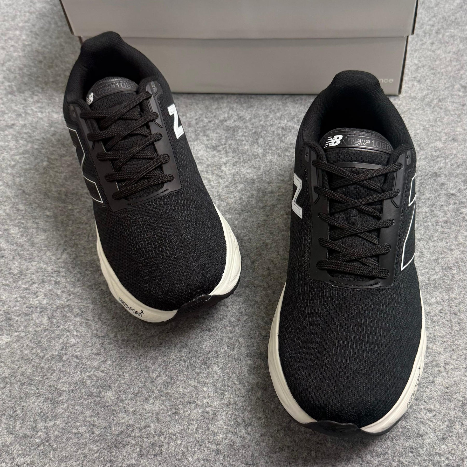 TĂȘnis New Balance 1080 - Preto / Branco