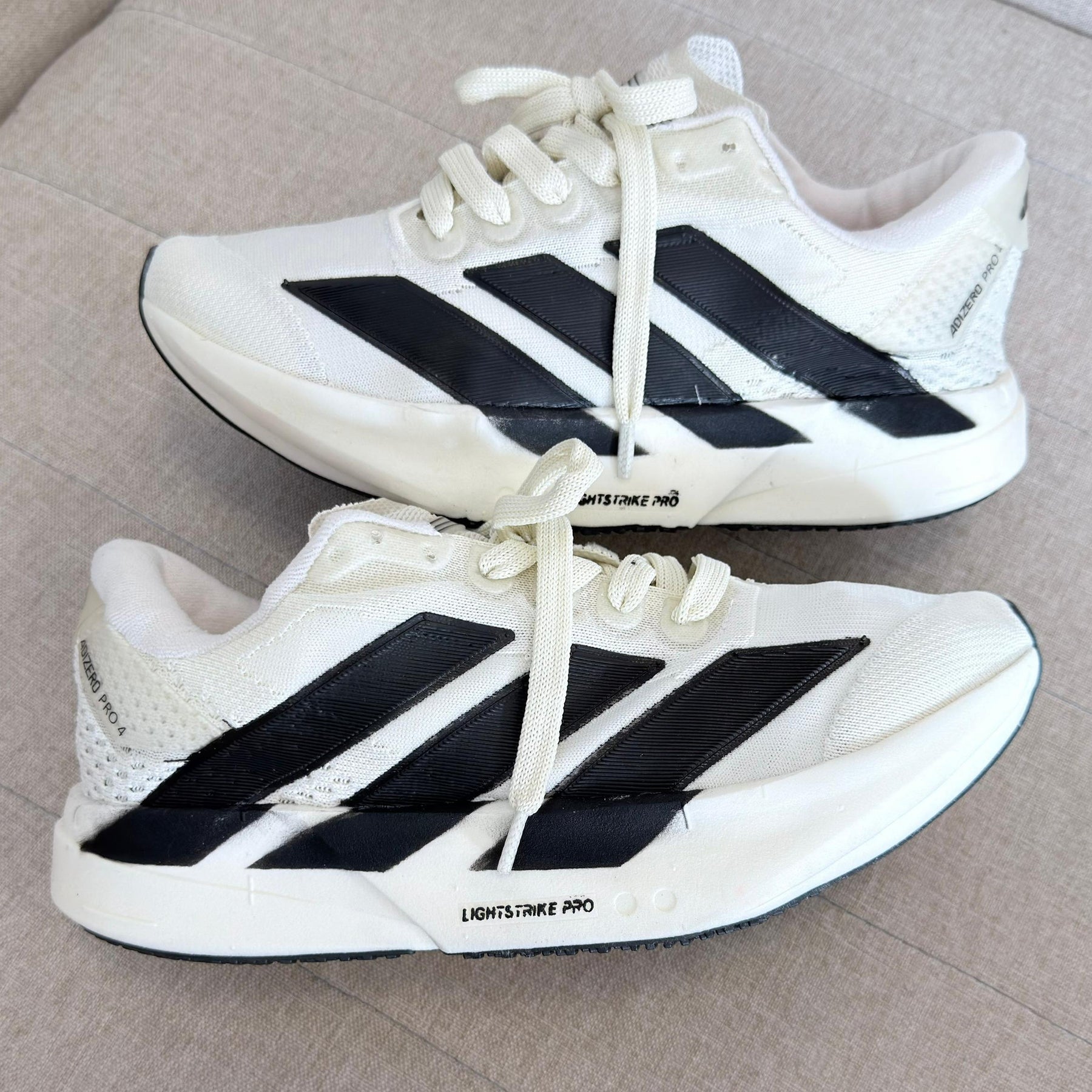 Tênis Adizero Adios Pro 4 - Off White / Preto