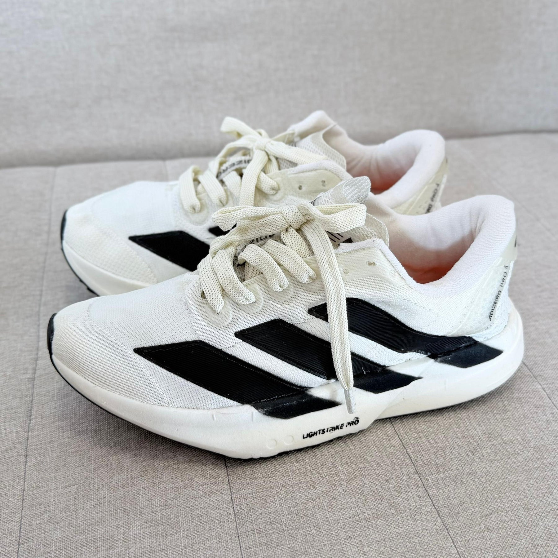 Tênis Adizero Adios Pro 4 - Off White / Preto
