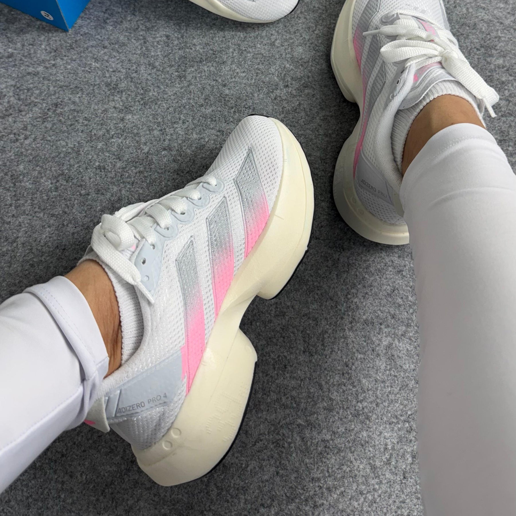 Tênis Adidas Adizero Adios Pro 4 Basic - Branco / Rosa