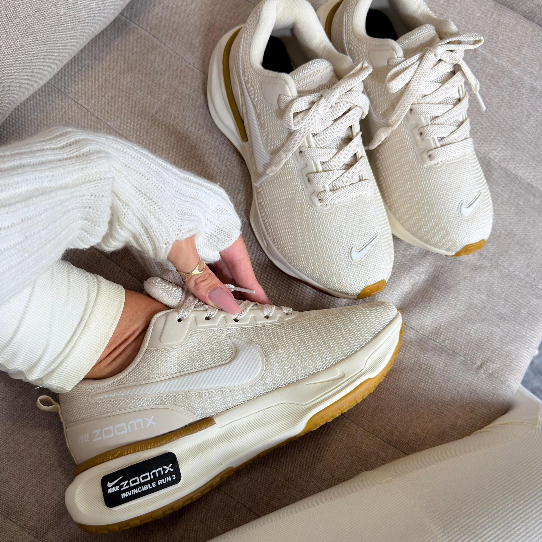 Tênis Nike Invincible Run - Off White Látex