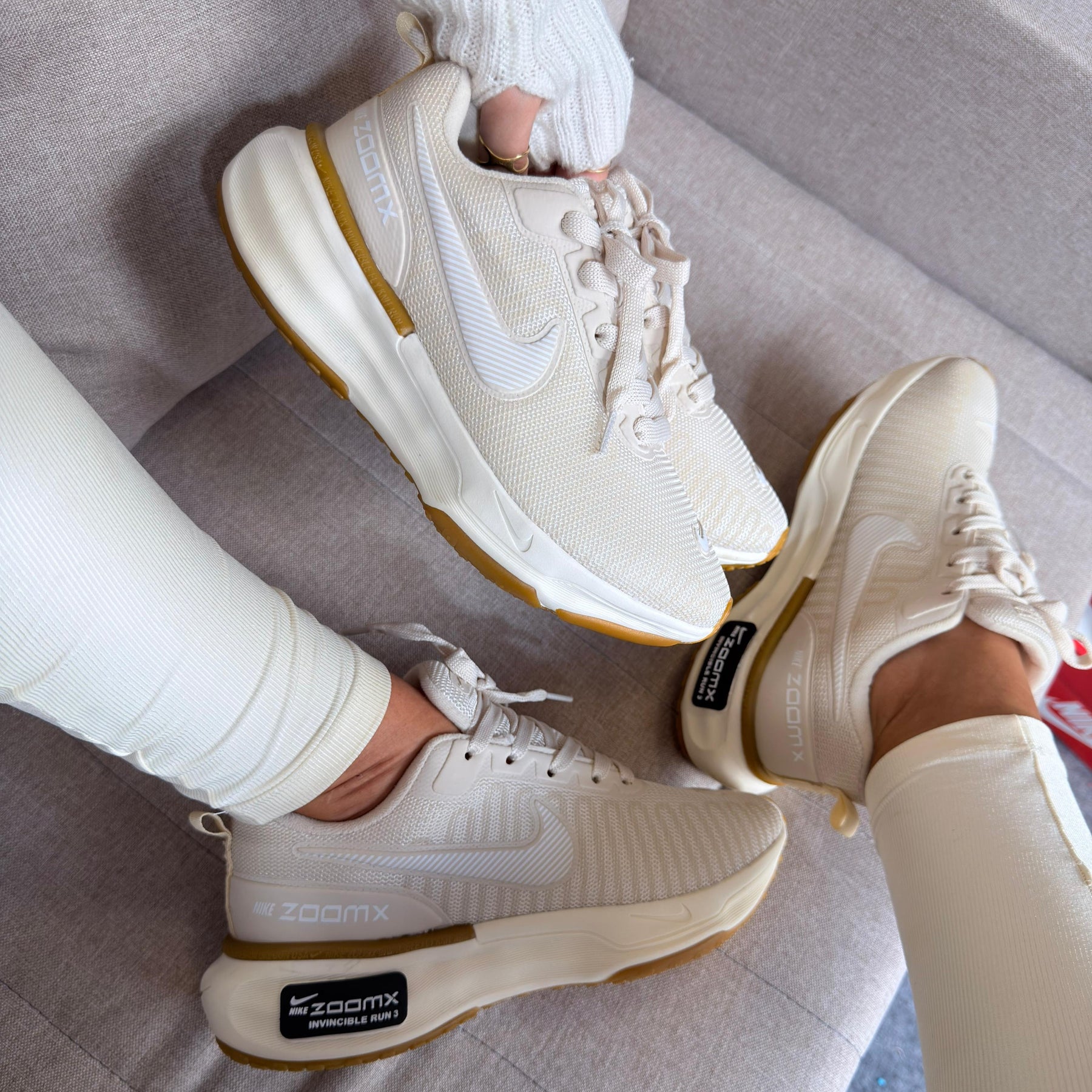 Tênis Nike Invincible Run - Off White Látex