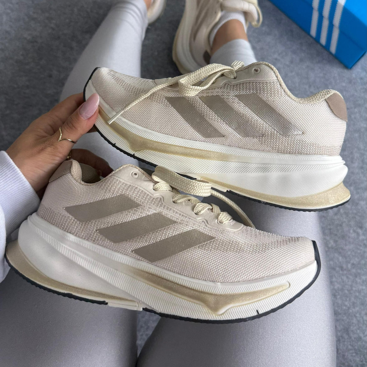 Tênis Adidas Supernova - Metálica / Aveia
