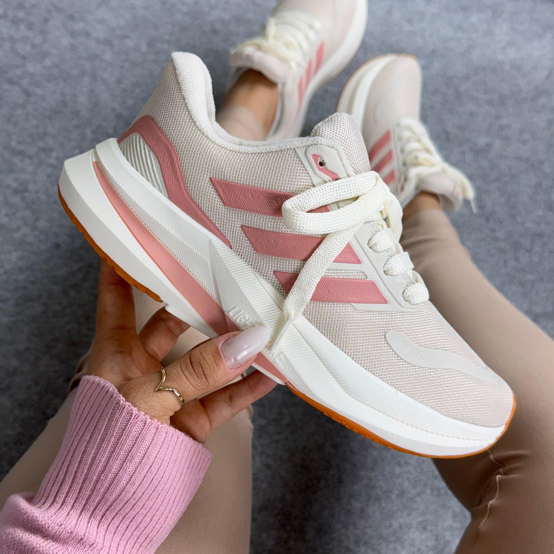 Tênis Adidas Supernova - Off White Rosa