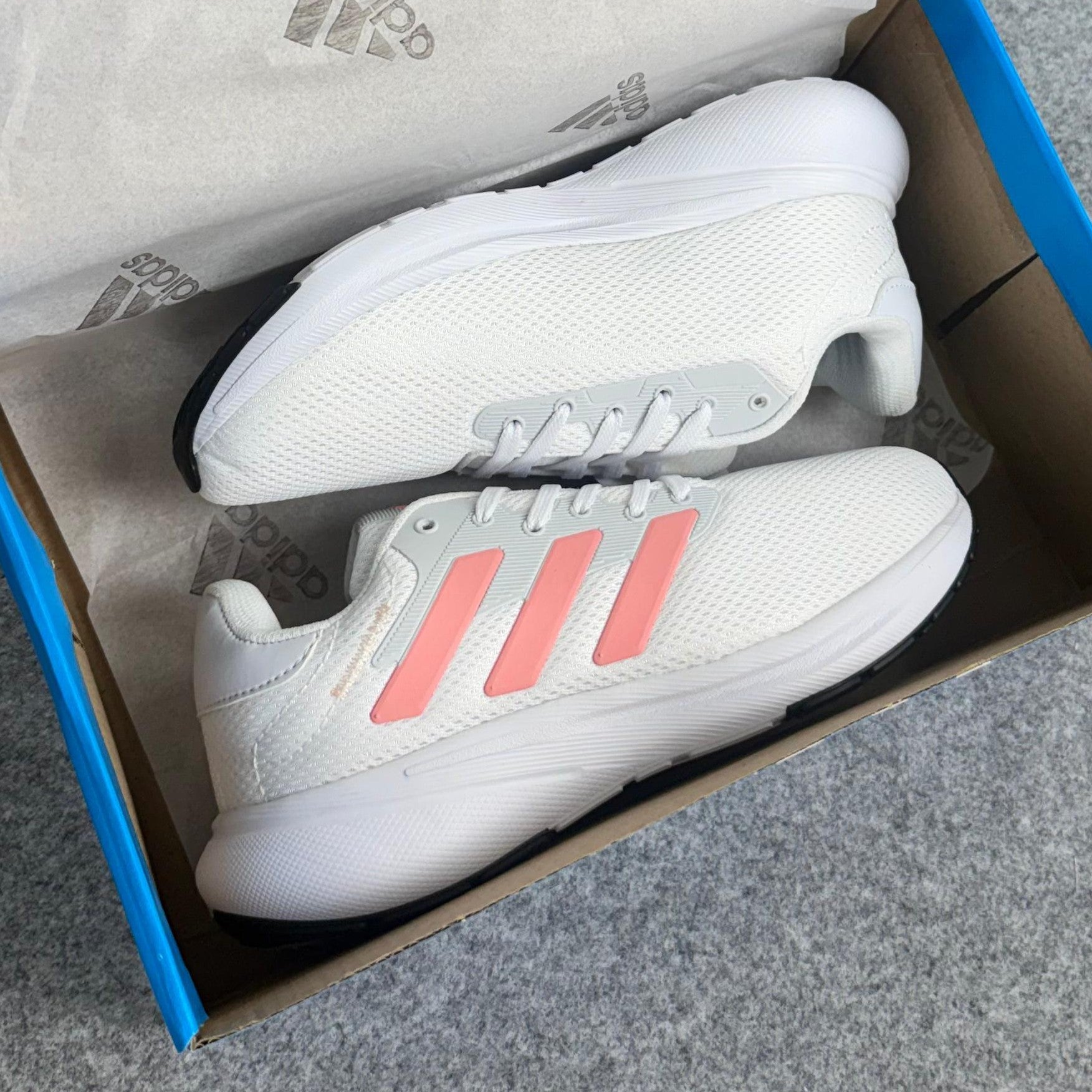 Tênis Adidas Response - Branco / Goiaba