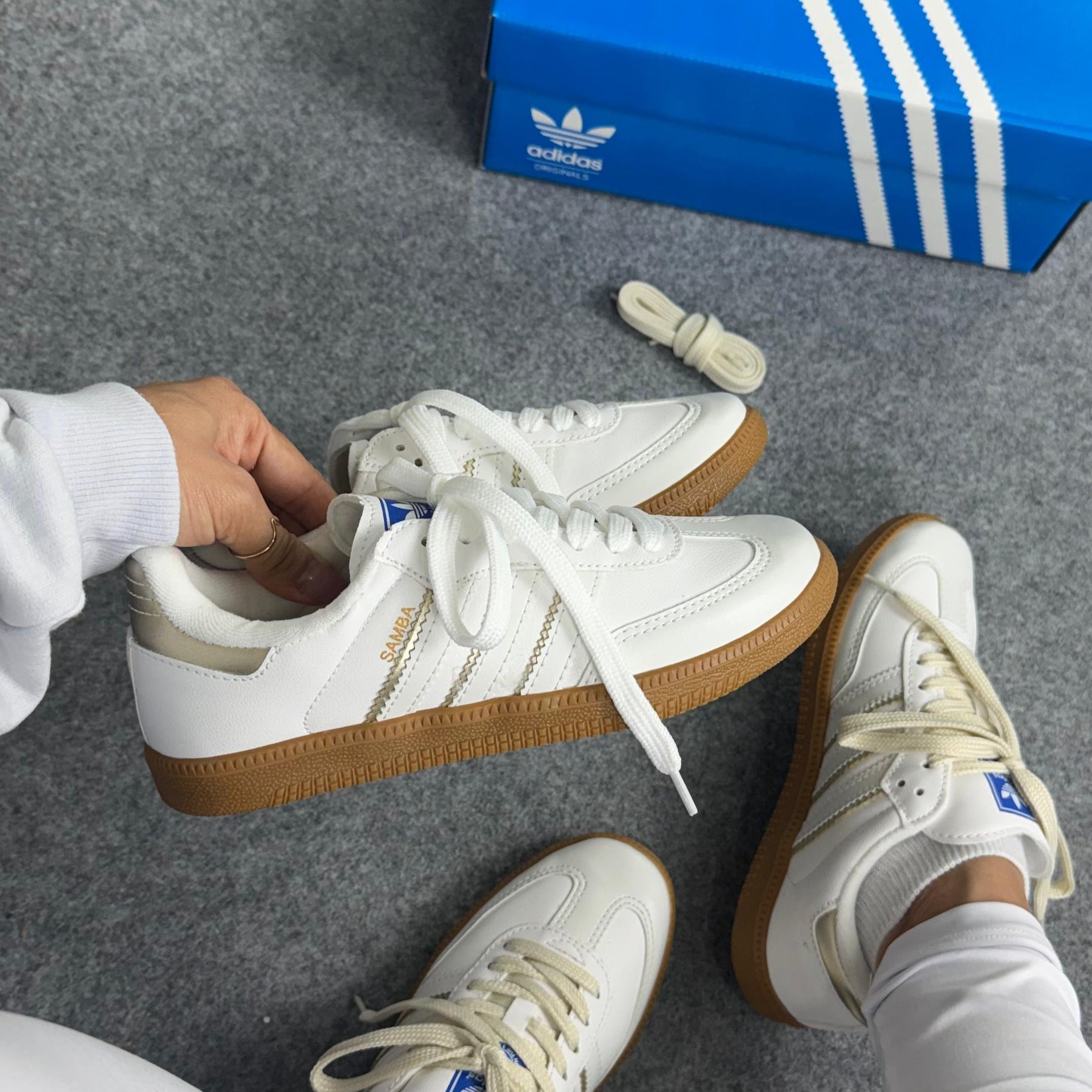 Tênis Samba OG - Branco / Dourado