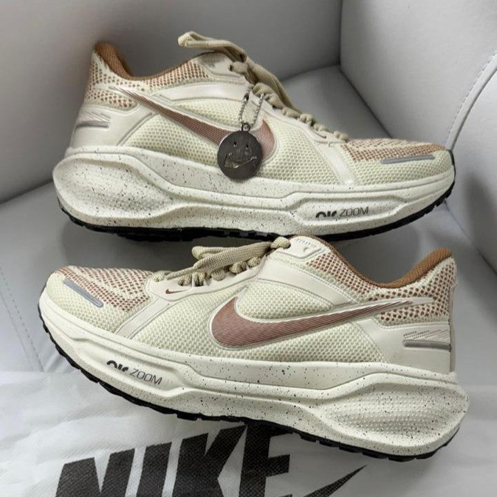 Tênis Nike Pegasus 41 - Areia / Caramelo