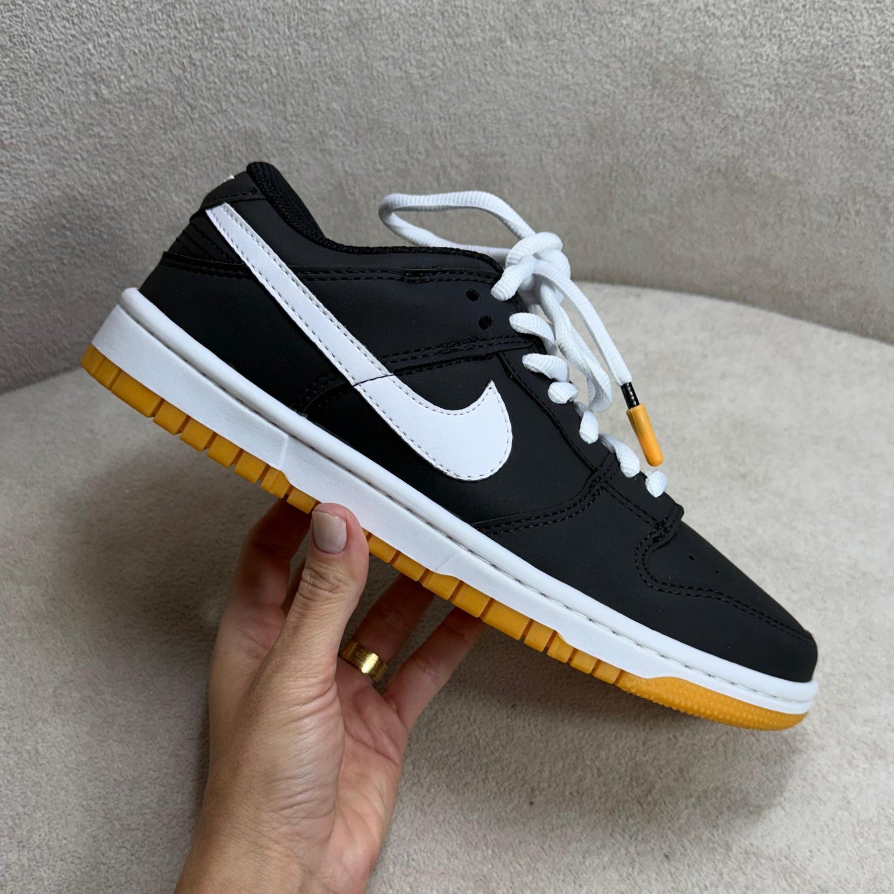 Tênis Nike Dunk Low SB - Preto / Branco