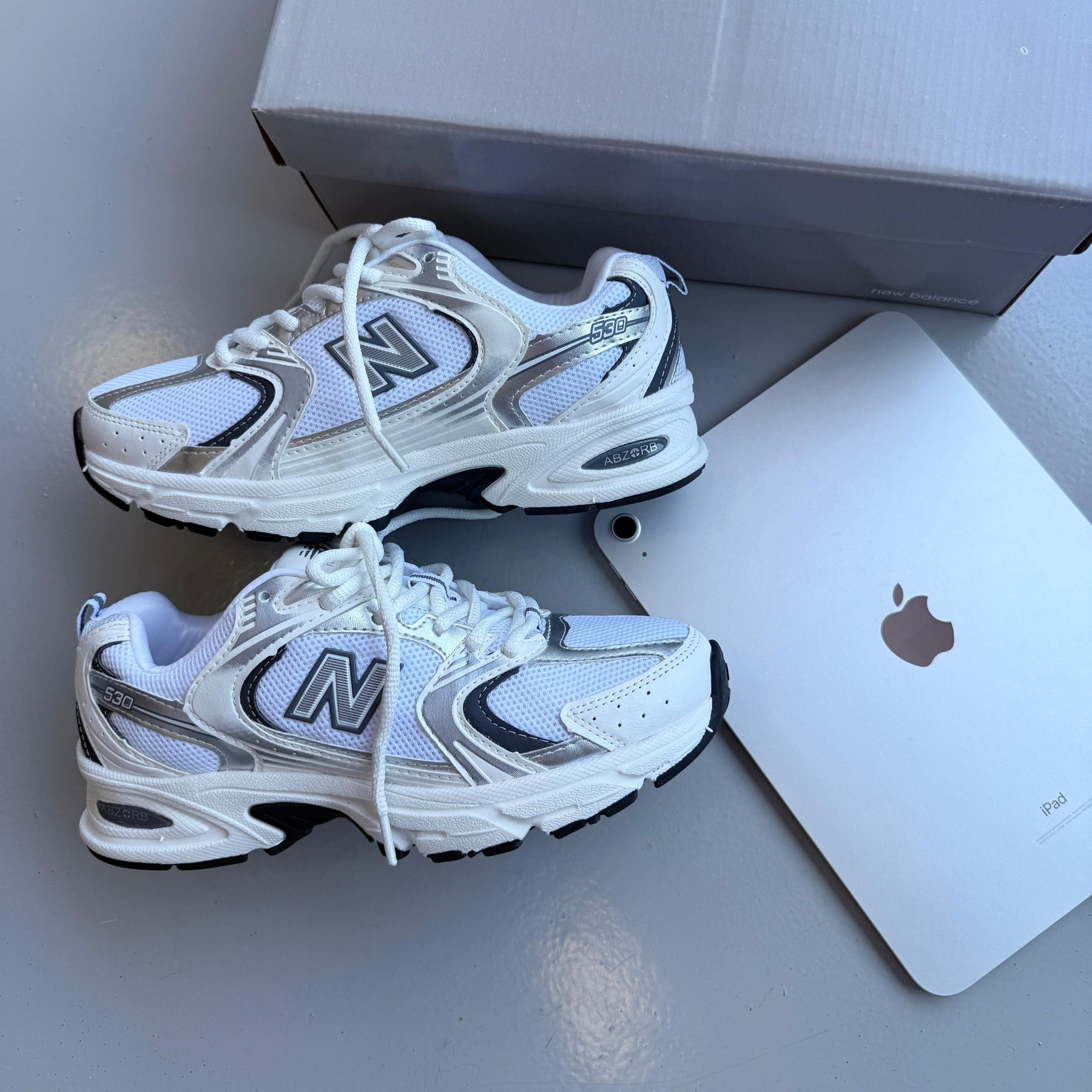 Tênis New Balance 530 Retrô - Branco / Chumbo