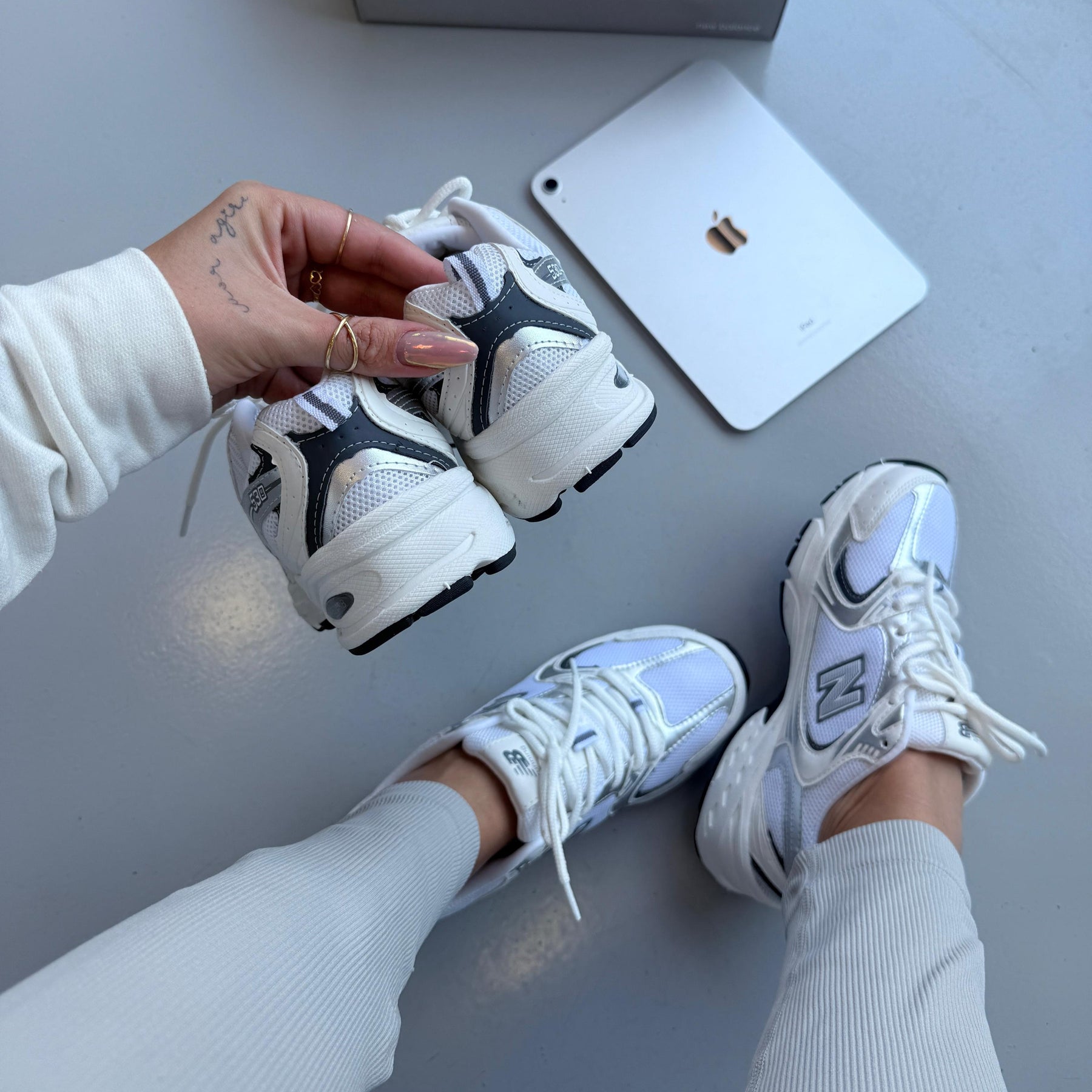 Tênis New Balance 530 Retrô - Branco / Chumbo
