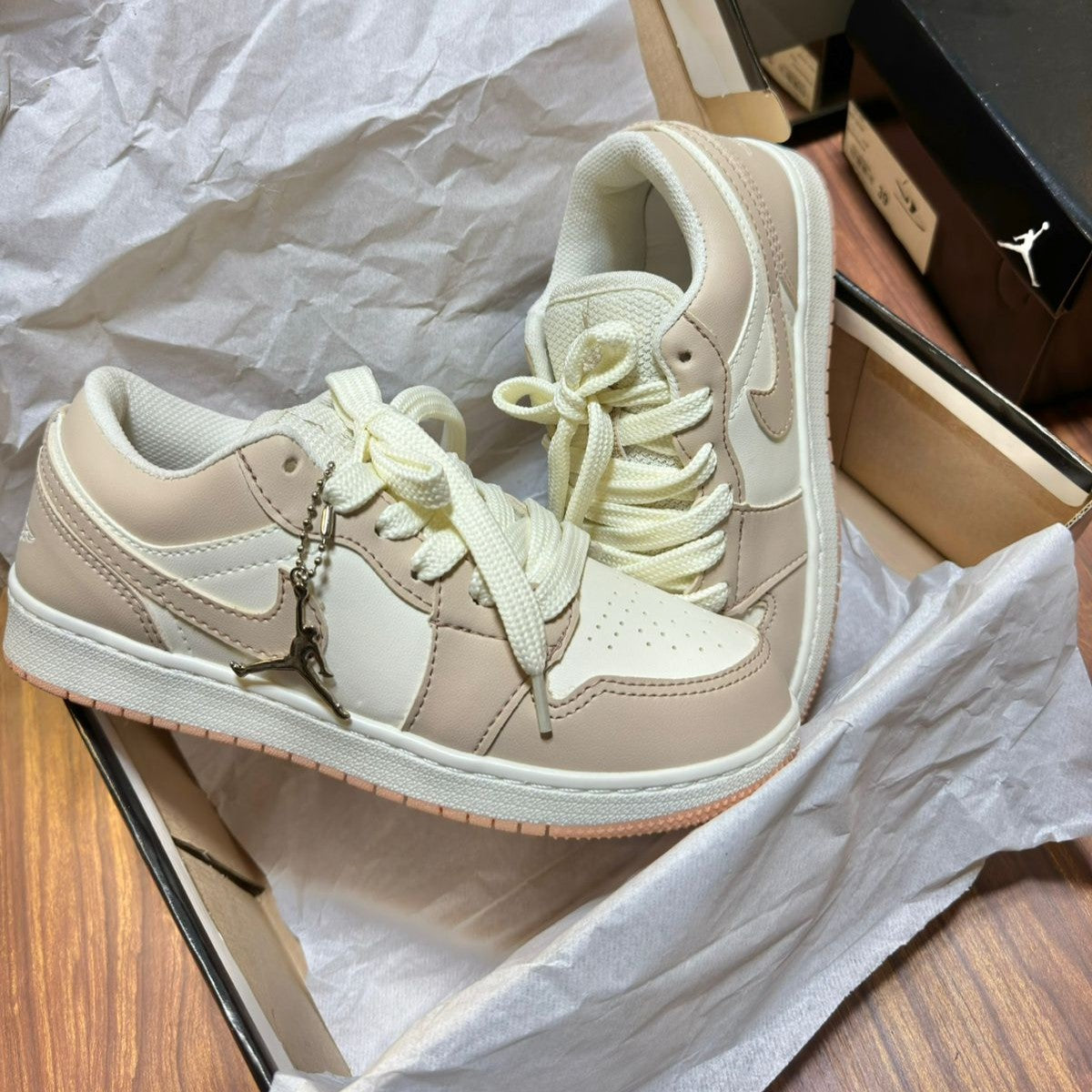 Tênis Air Jordan Low - Marfim Branco