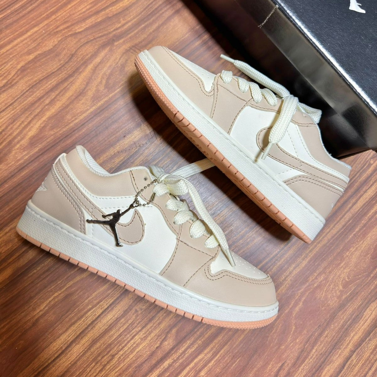 Tênis Air Jordan Low - Marfim Branco