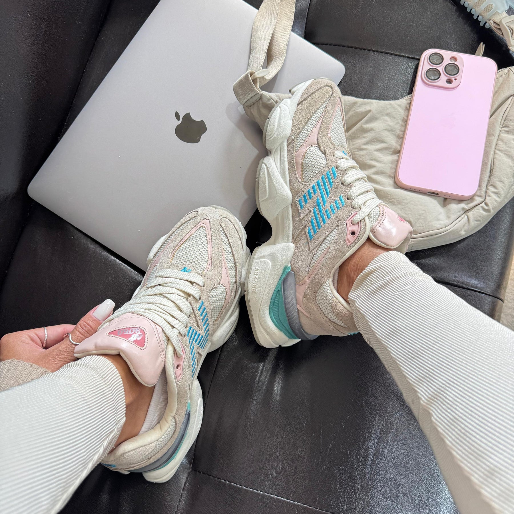Tênis New Balance 9060 - Bege / Azul / Rosê