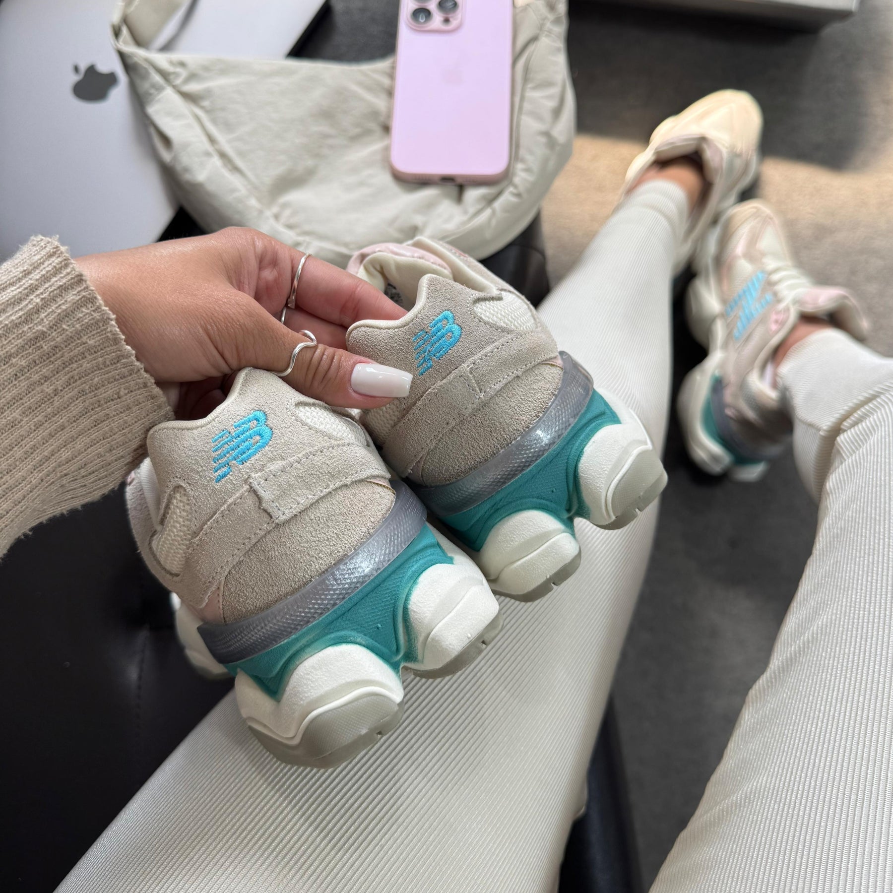 Tênis New Balance 9060 - Bege / Azul / Rosê