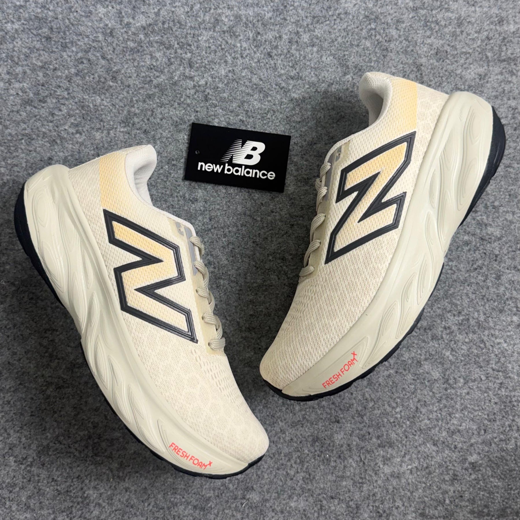 Tênis New Balance 1080 - Off / Bege