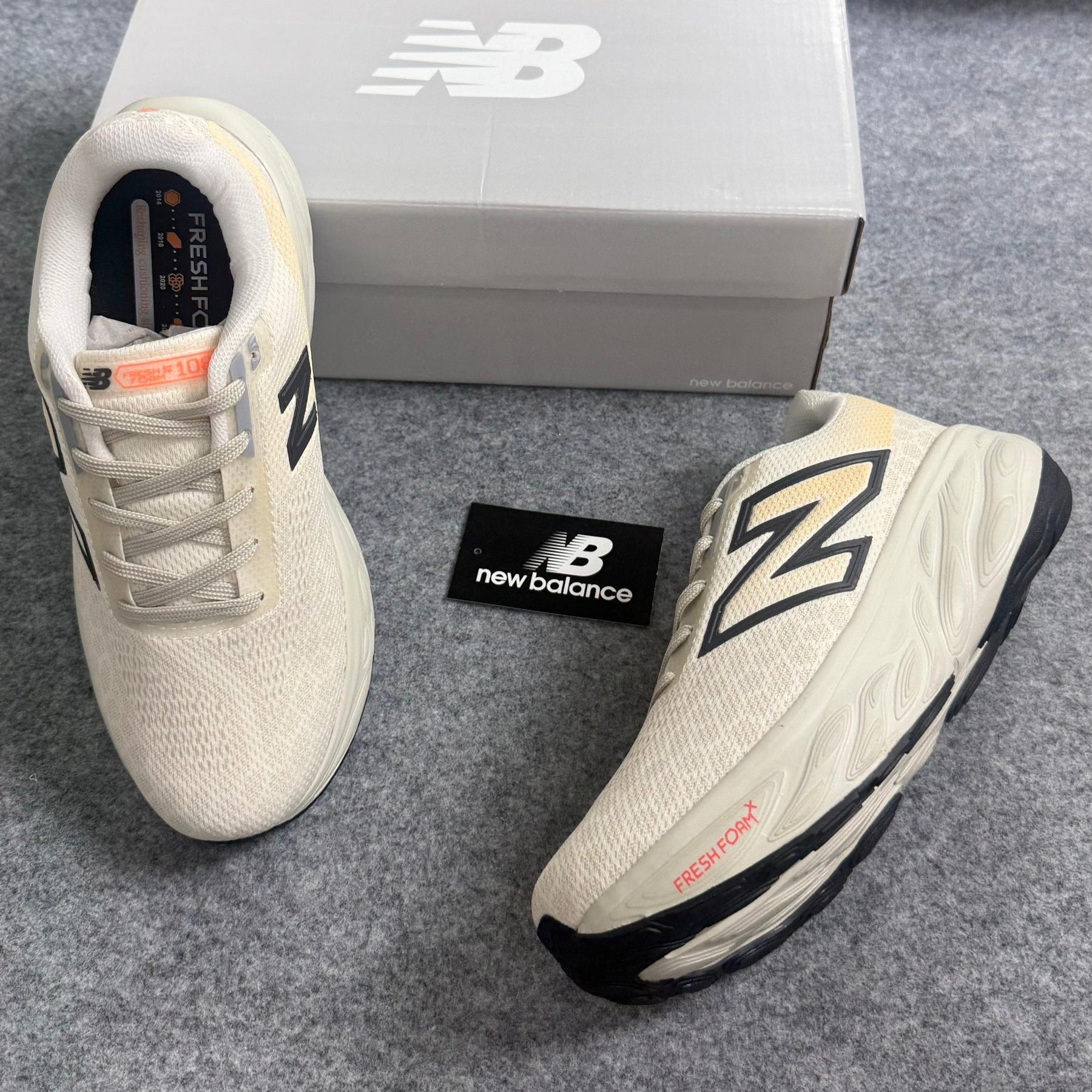 Tênis New Balance 1080 - Off / Bege