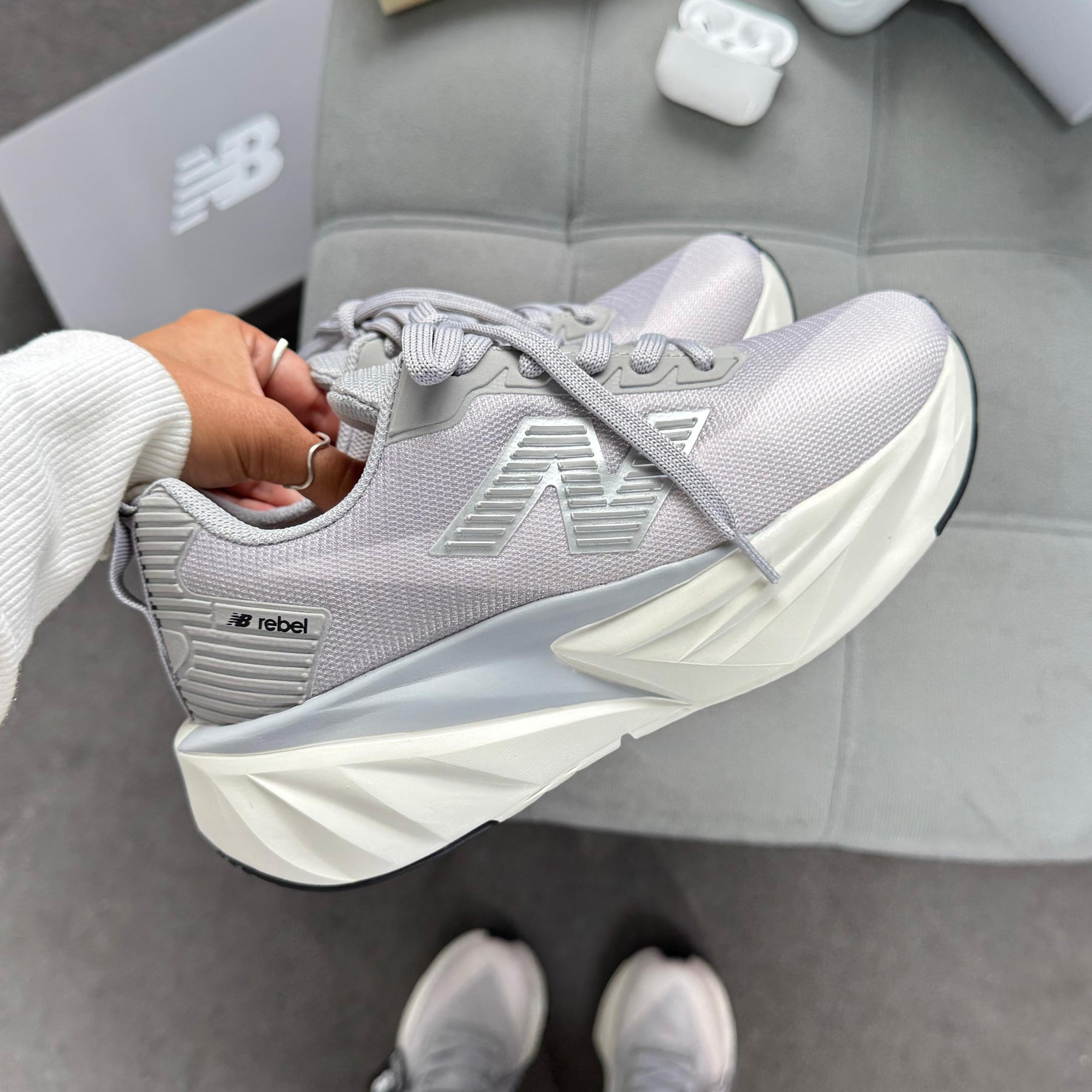 Tênis New Balance Fuel Cell Rebel - Cinza Full
