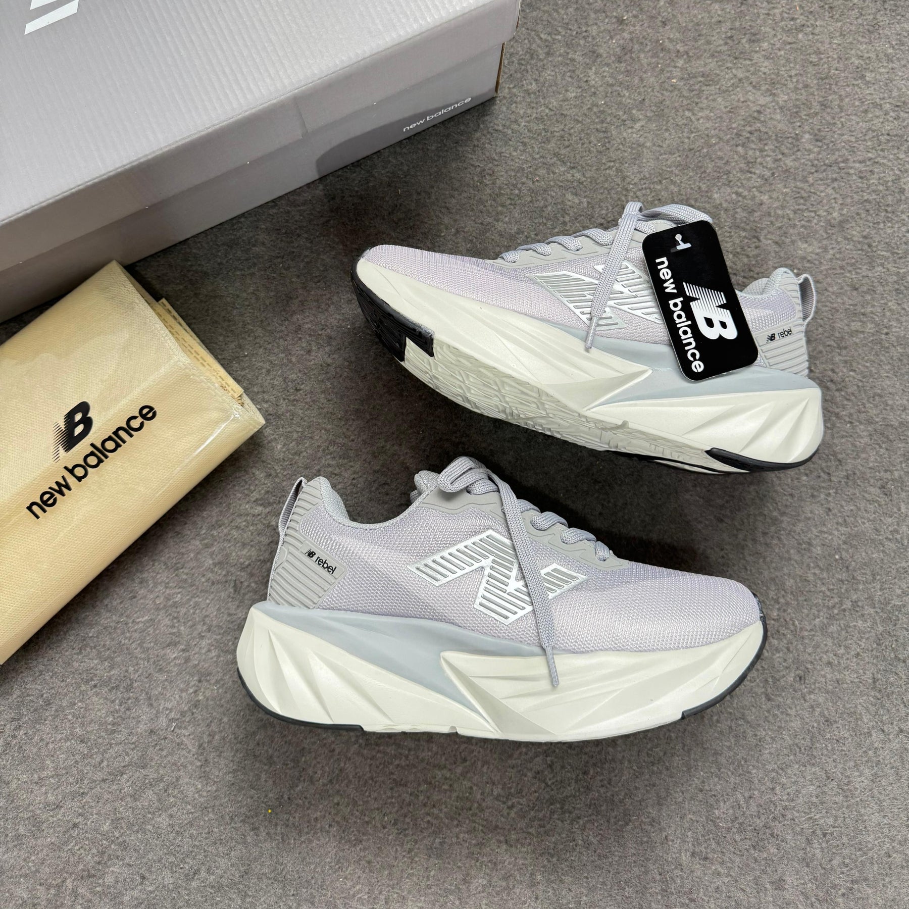 Tênis New Balance Fuel Cell Rebel - Cinza Full