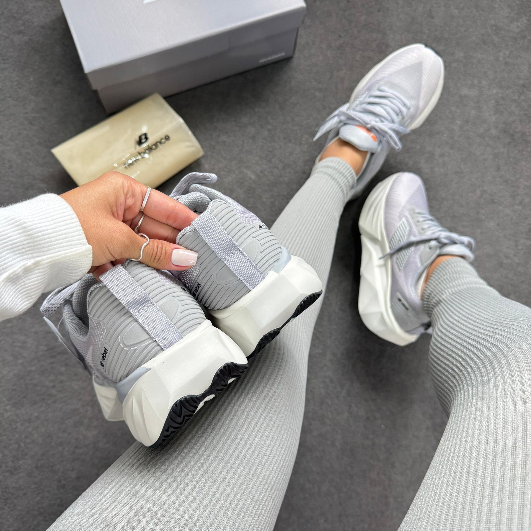 Tênis New Balance Fuel Cell Rebel - Cinza Full