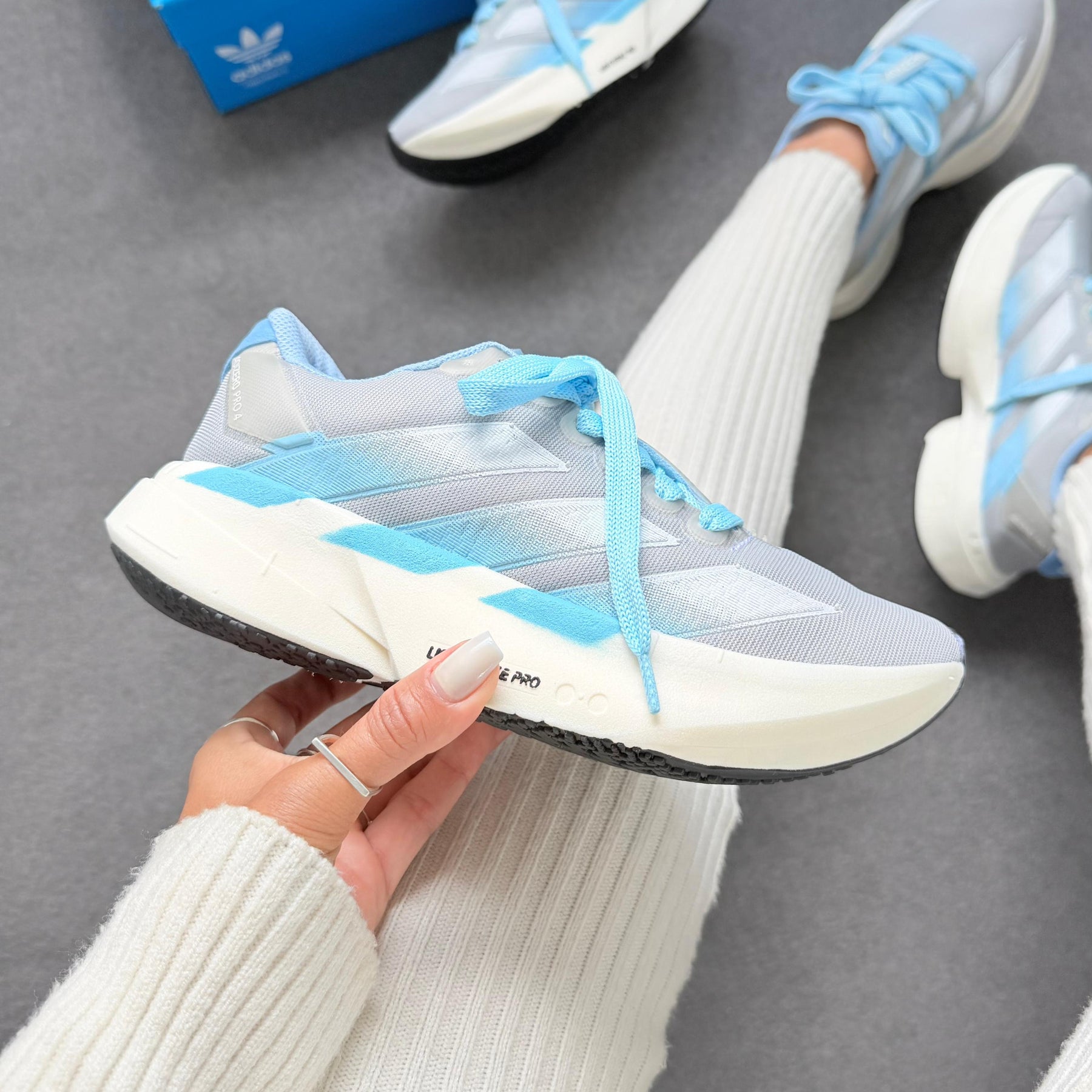 Tênis Adidas Adizero Adios Pro 4 - Cinza / Celeste
