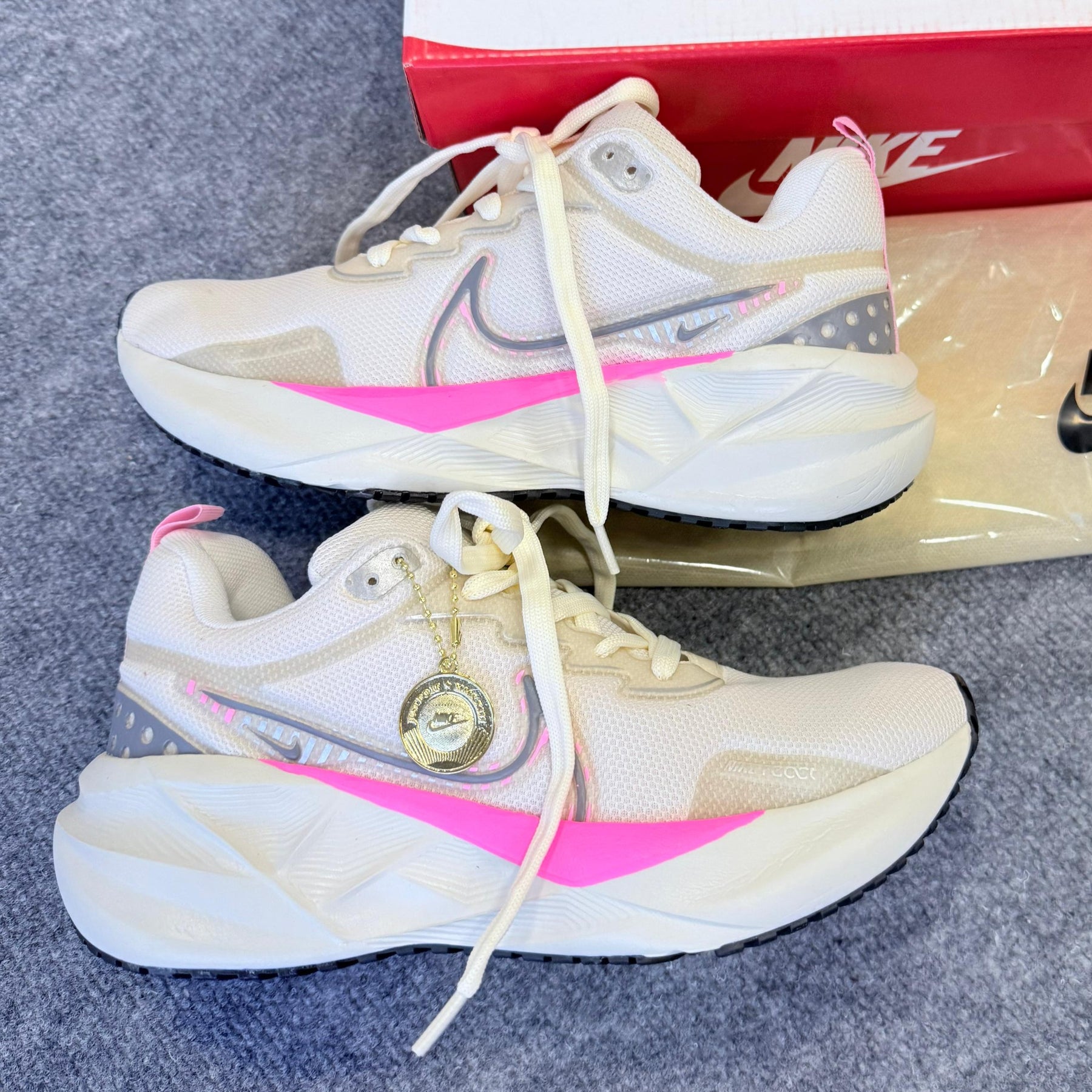 TĂȘnis Nike Zoom React - Linha Luxo Off / Rosa