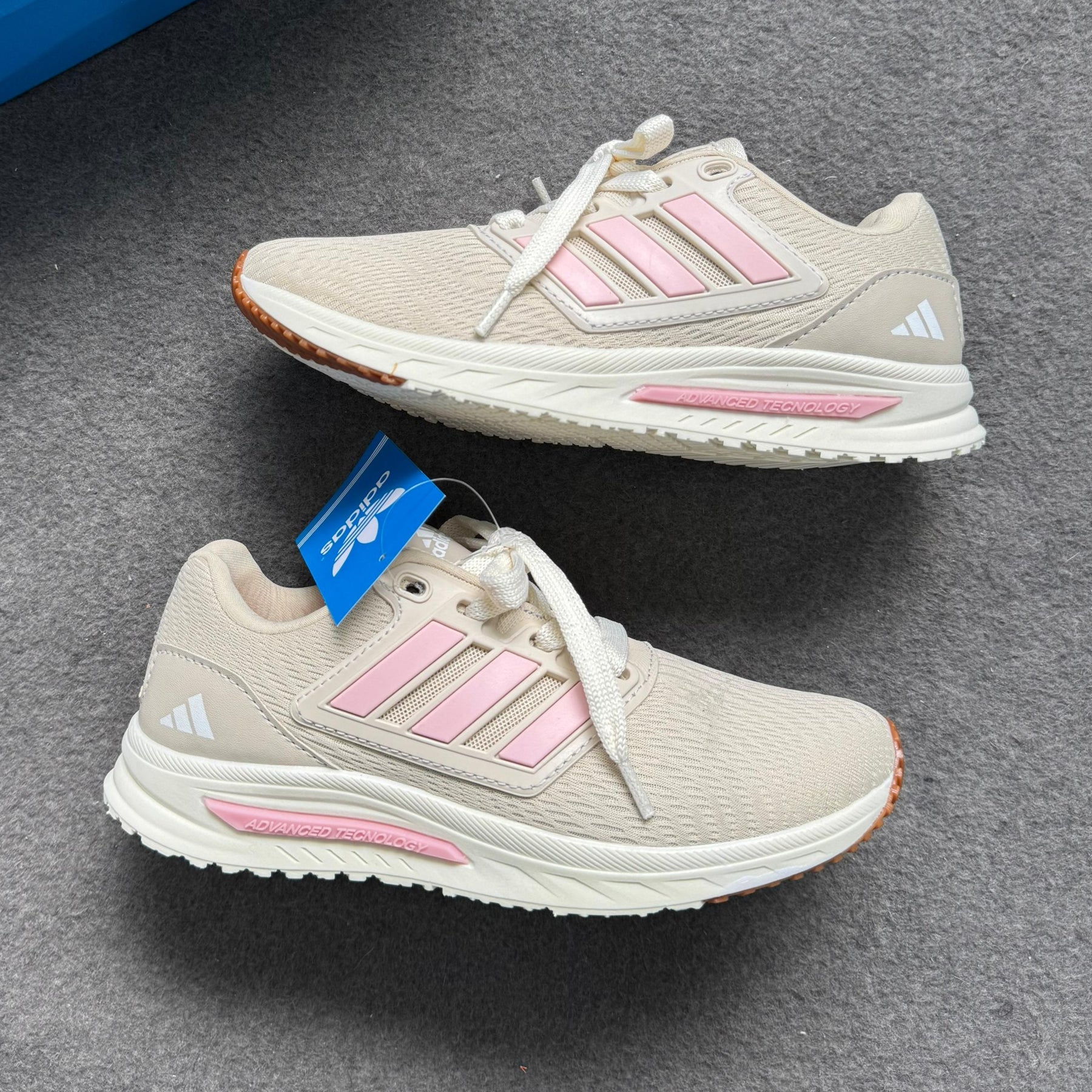 Tênis Adidas Advanced - Off / Rosê