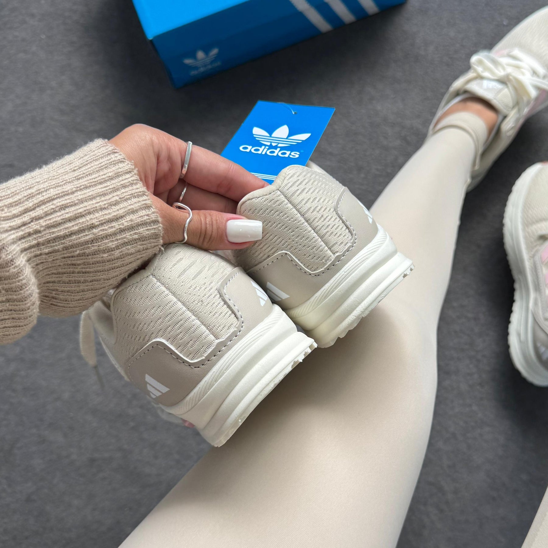 Tênis Adidas Advanced - Off / Rosê