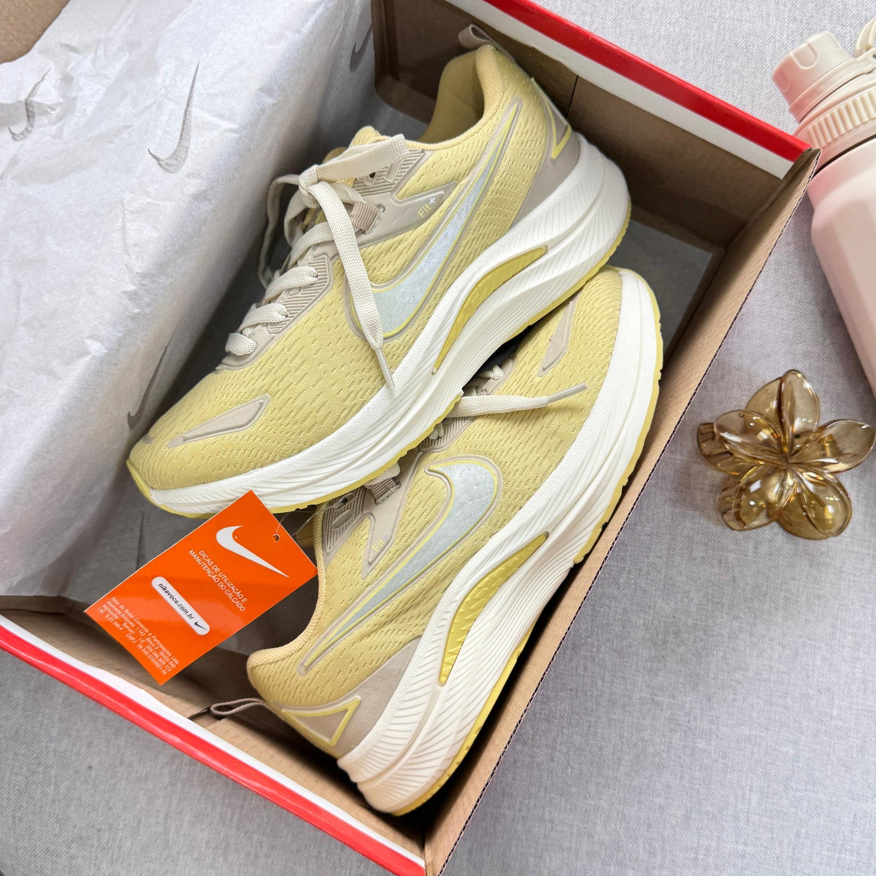 Tênis Nike Running EST 1972 - Amarelo Manteiga