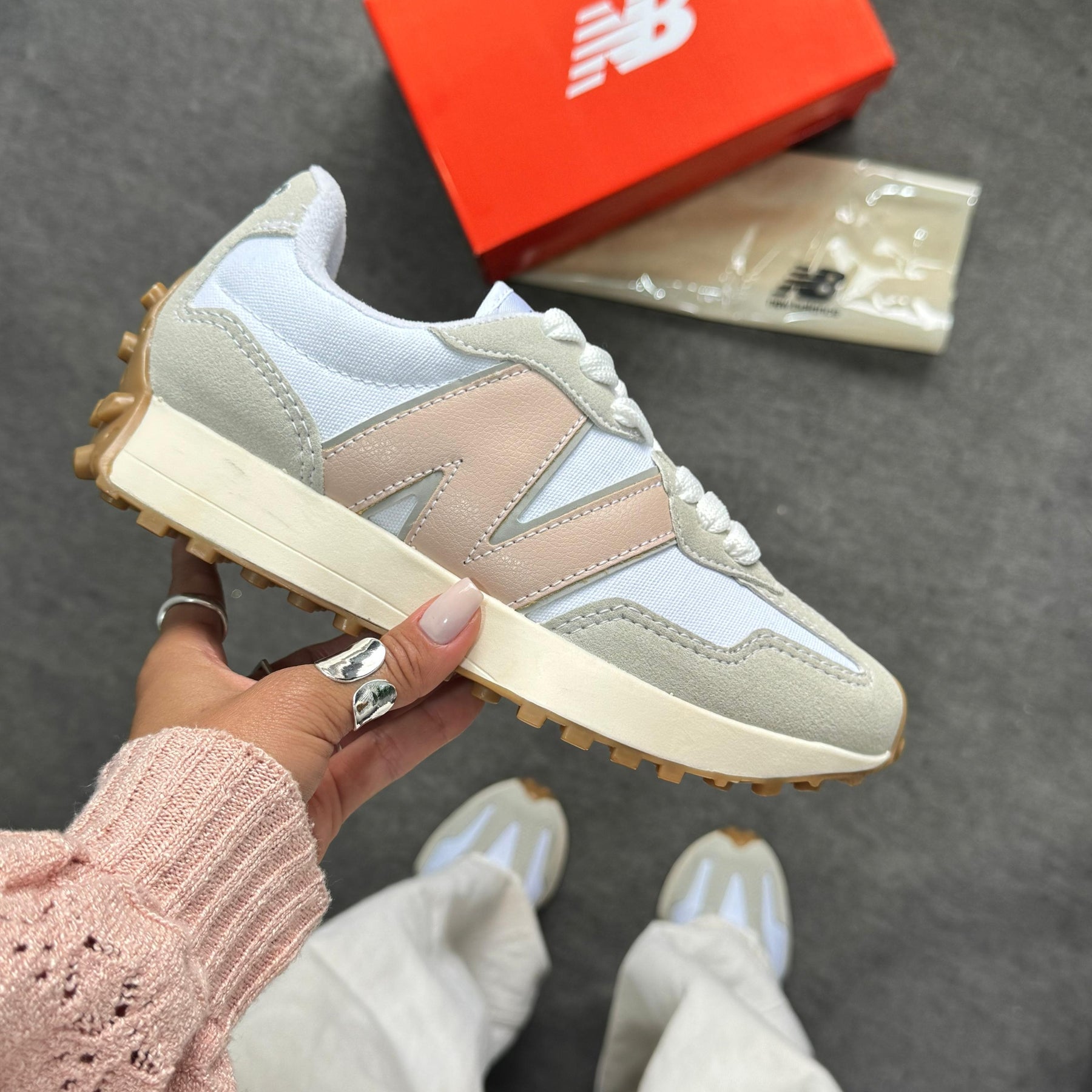 Tênis New Balance 327 - Off / Rosê