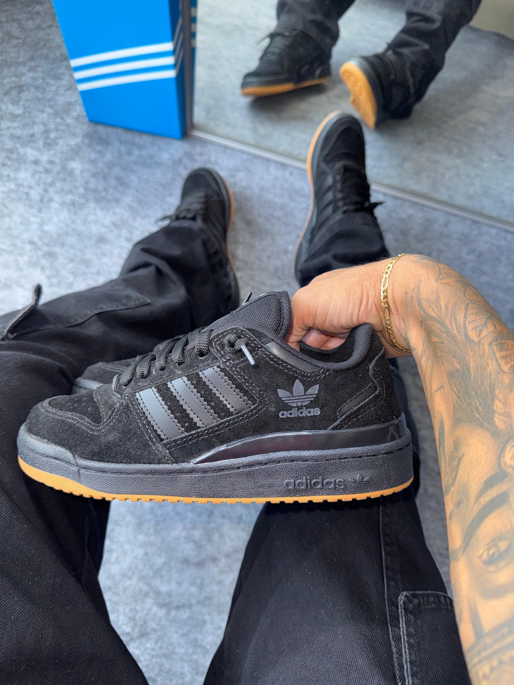 TÊNIS Adidas Fórum Low 00s - Preto / Preto