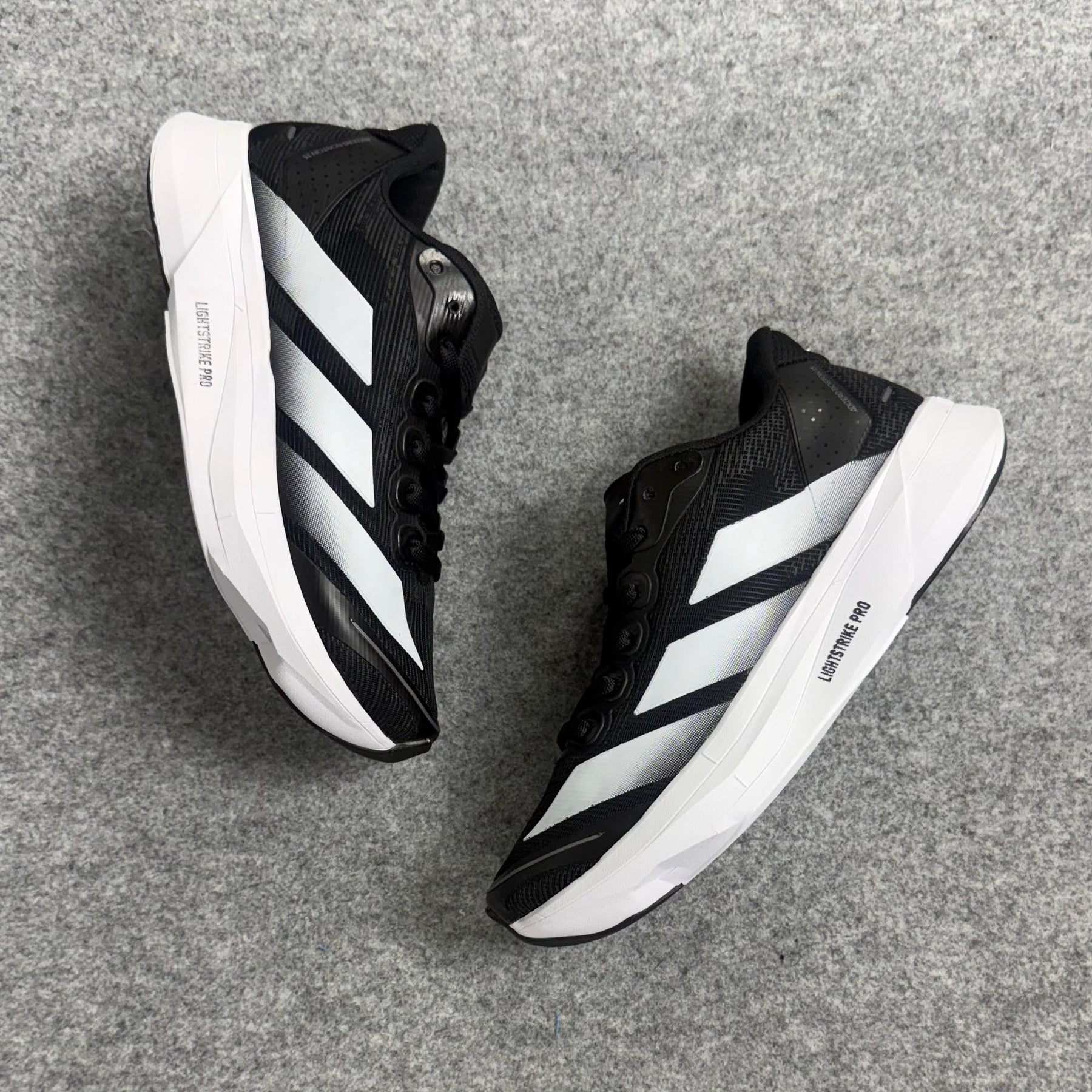 Tênis Adidas Boston 13 - Preto / Branco