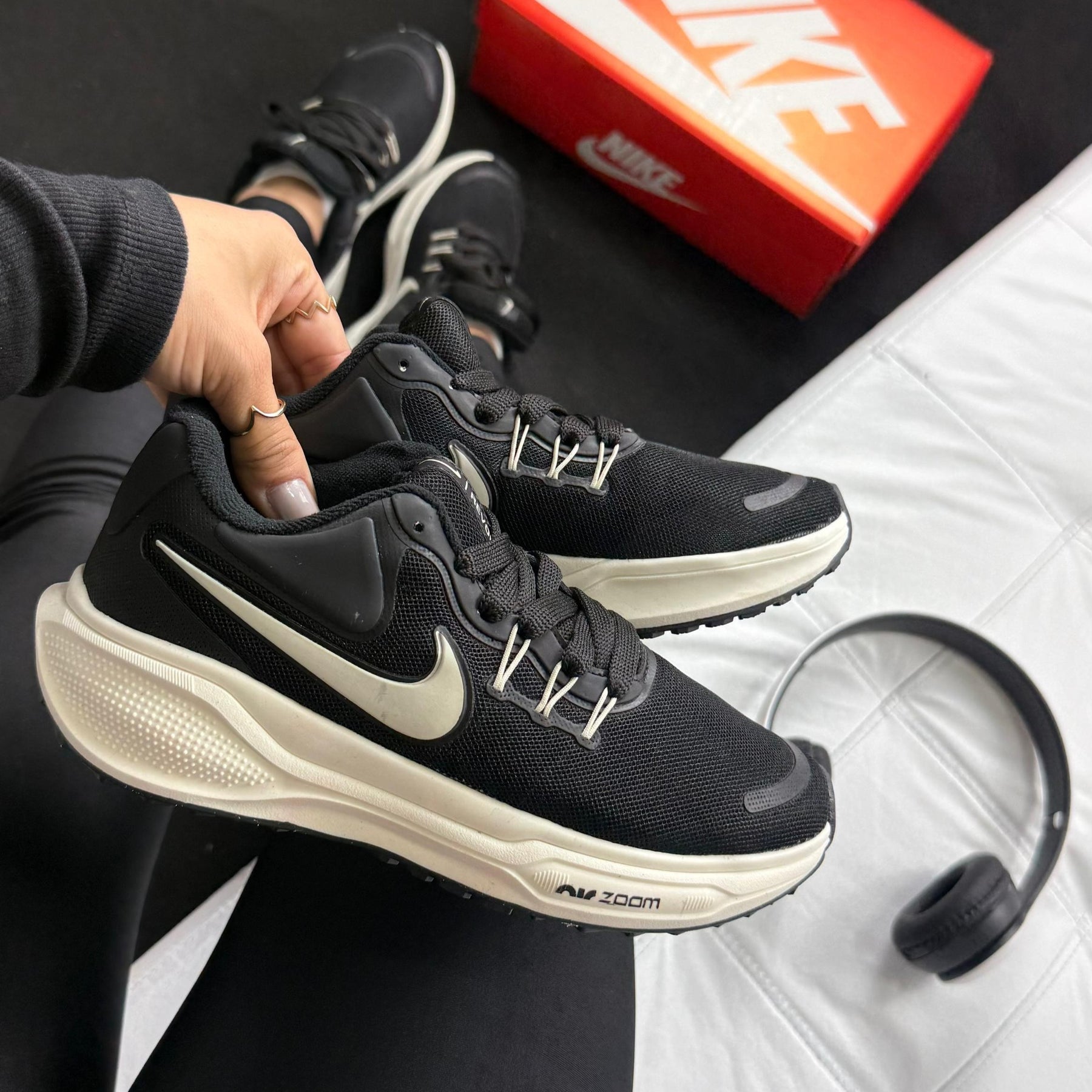 Tênis Nike Zoom Revolution - Preto Off