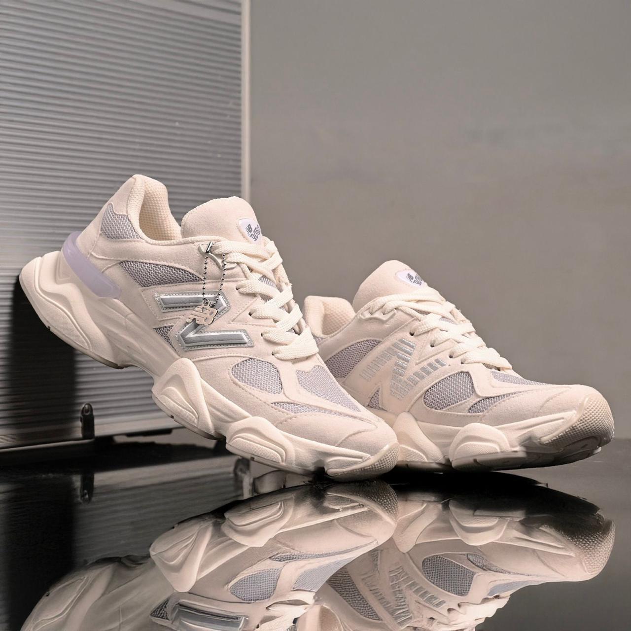 Tênis New Balance 9060 - Off / Cinza