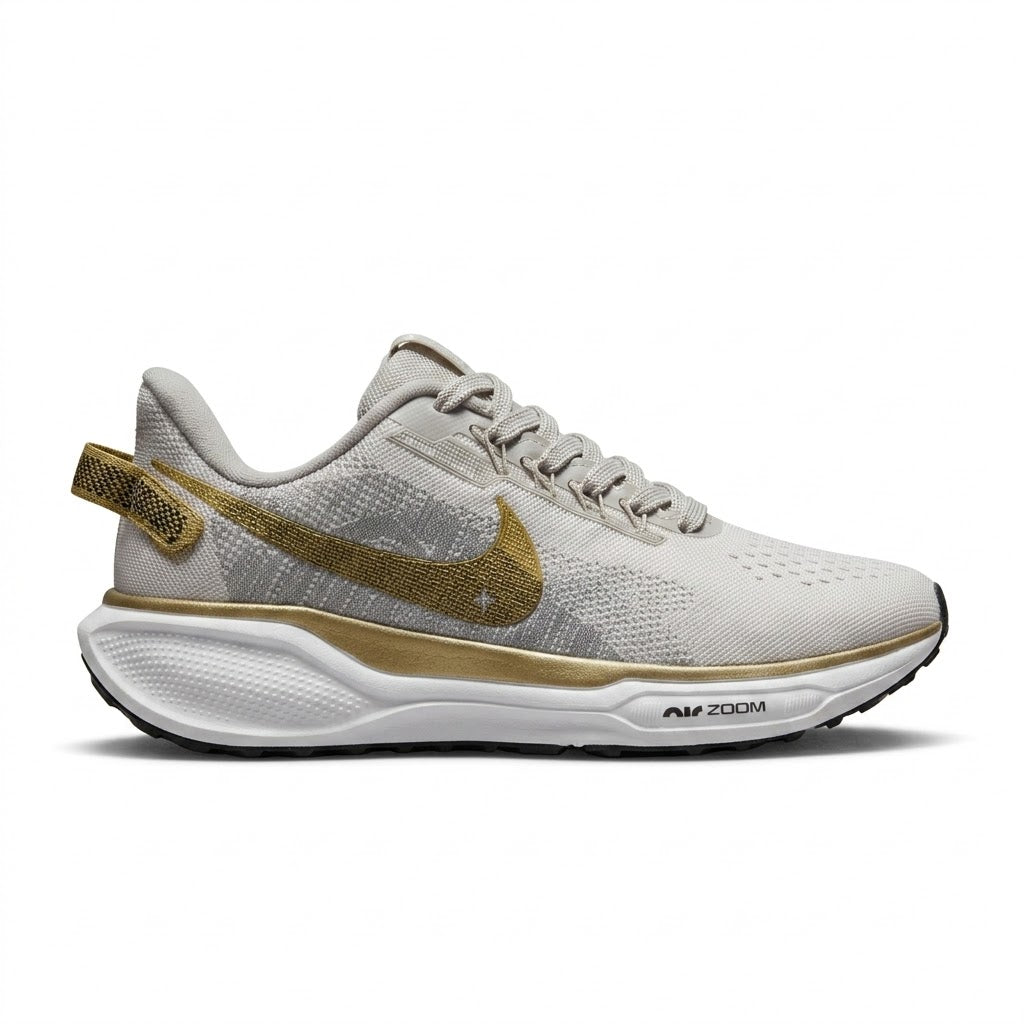 Tênis Nike Pegasus Trail - Off / Dourado