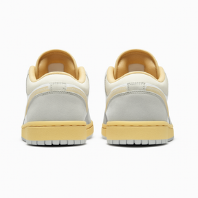 Tênis Air Jordan 1 Low - Branco / Cinza / Dourado