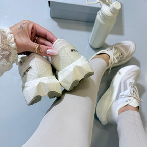 Tênis New Balance Fuel Cell Rebel - Bege