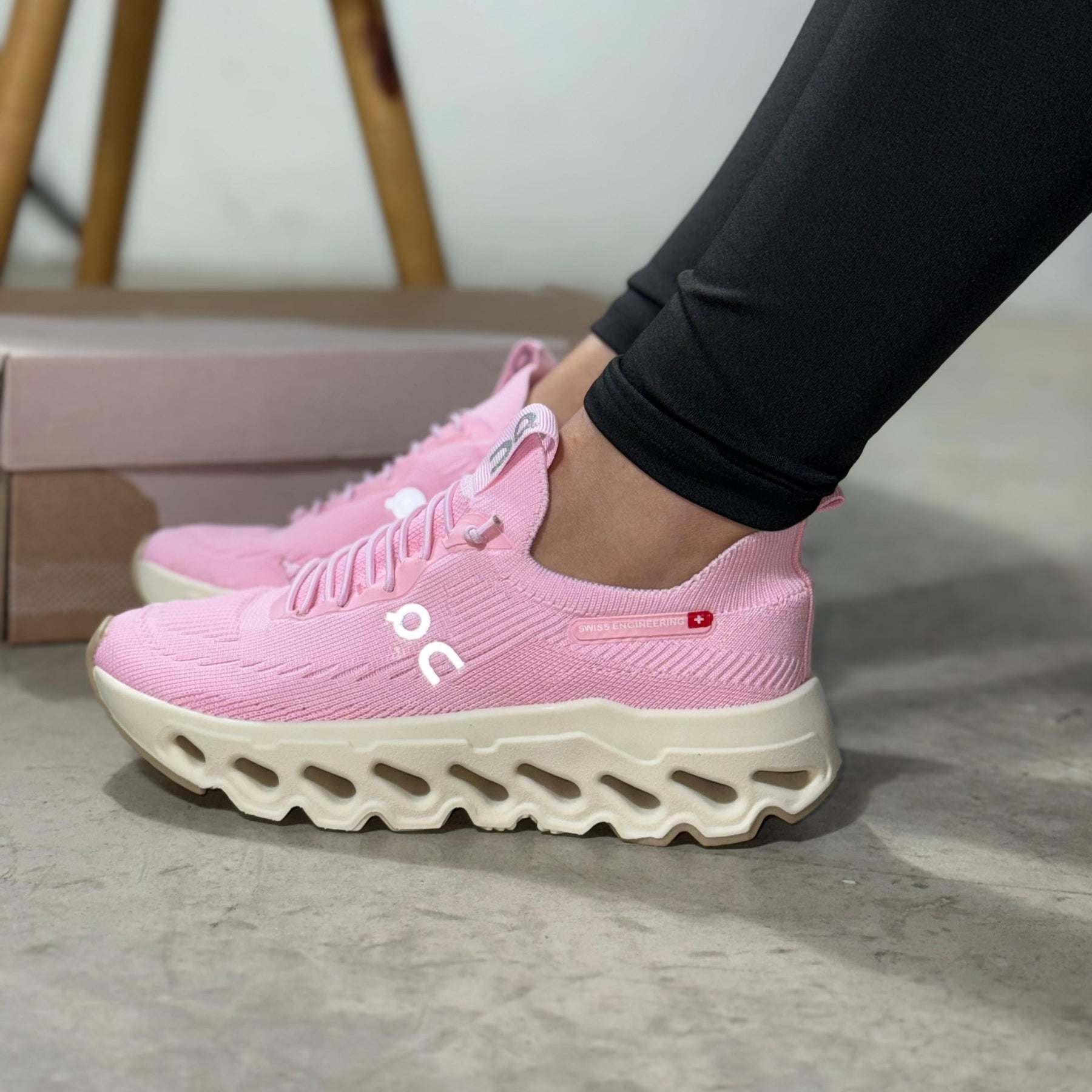 Tênis On Cloud - Rosa / Off