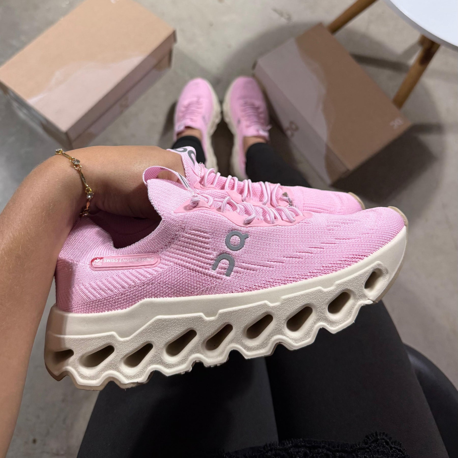 Tênis On Cloud - Rosa / Off