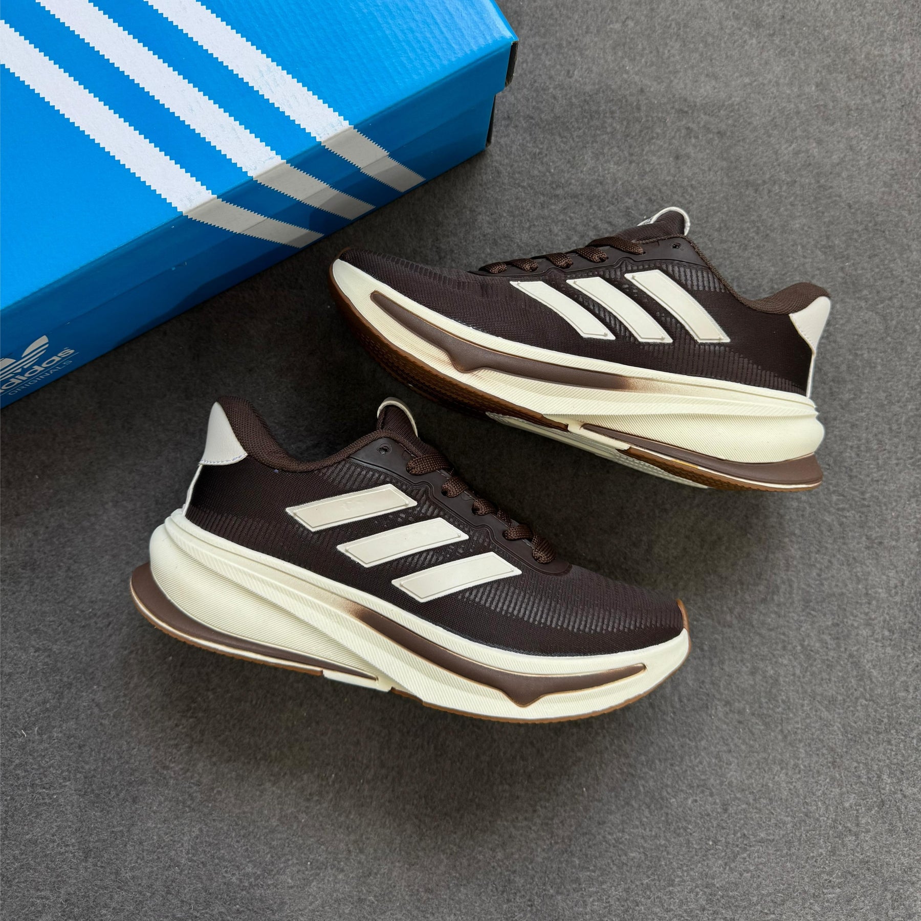 Tênis Adidas Supernova - Café